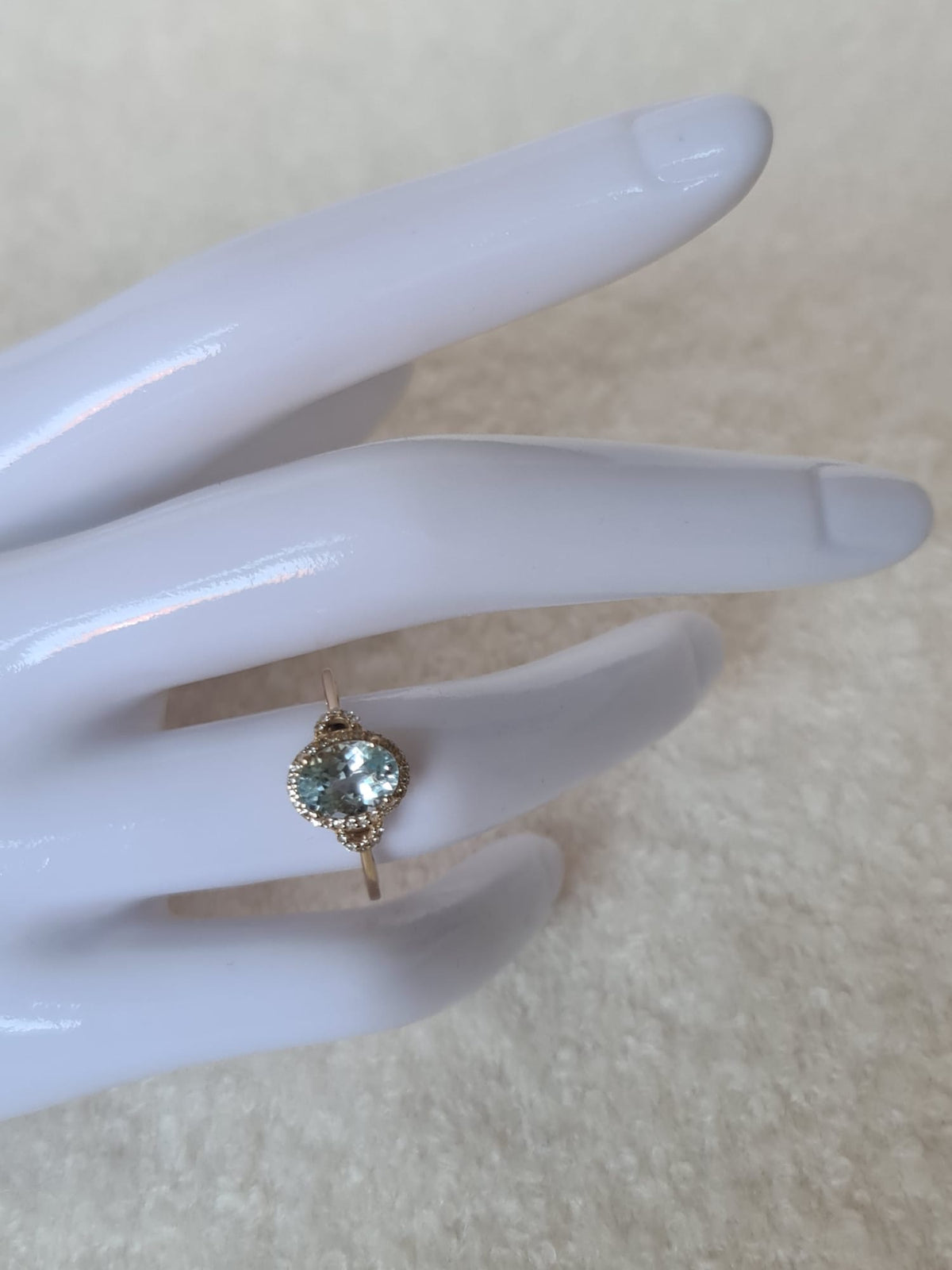 1.49 Ct Oval Mixed Cut
Natural Aquamarine 14K
Gold Ring-certified