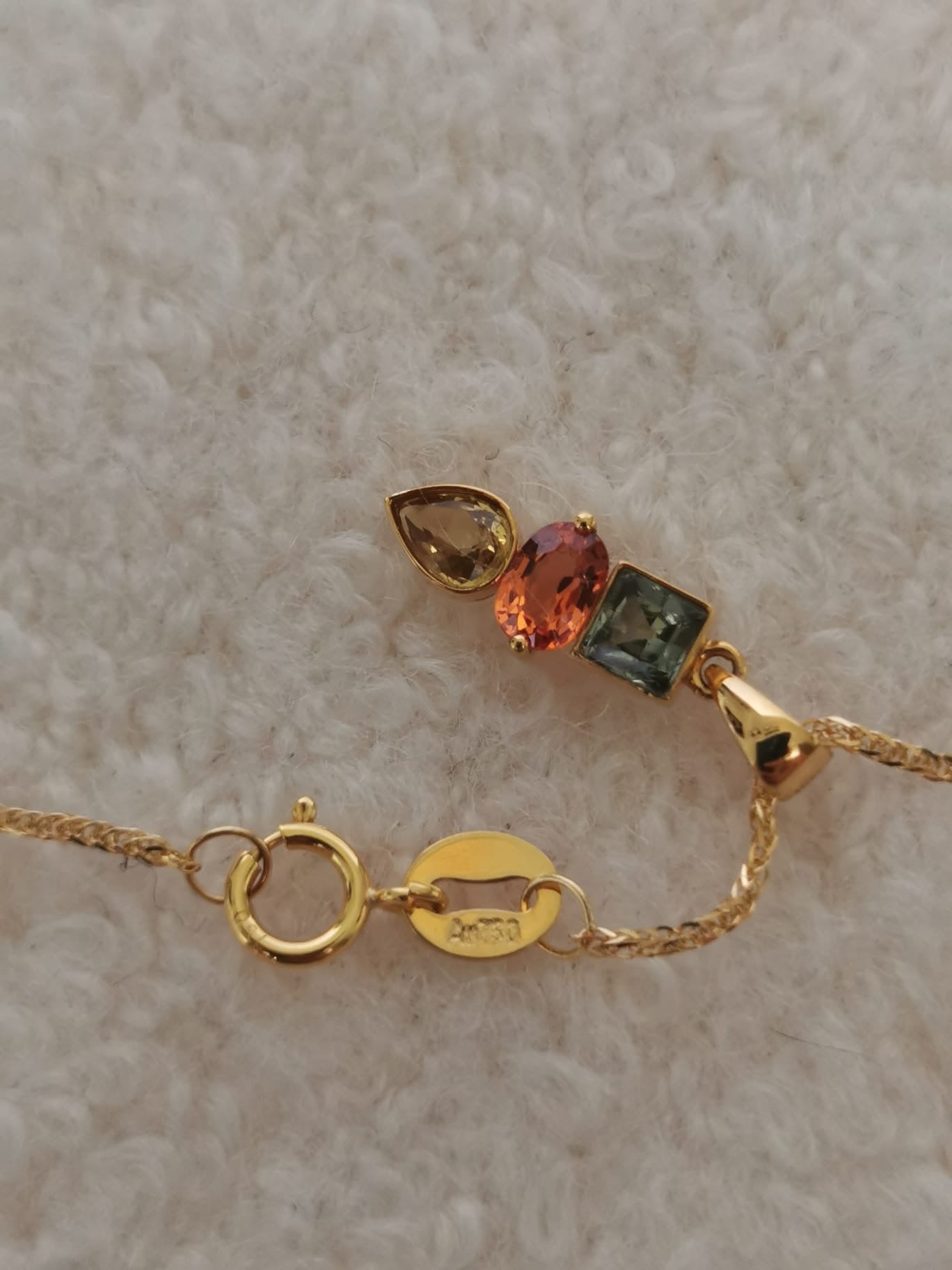 18k gold necklace with sapphire pendant, certificated