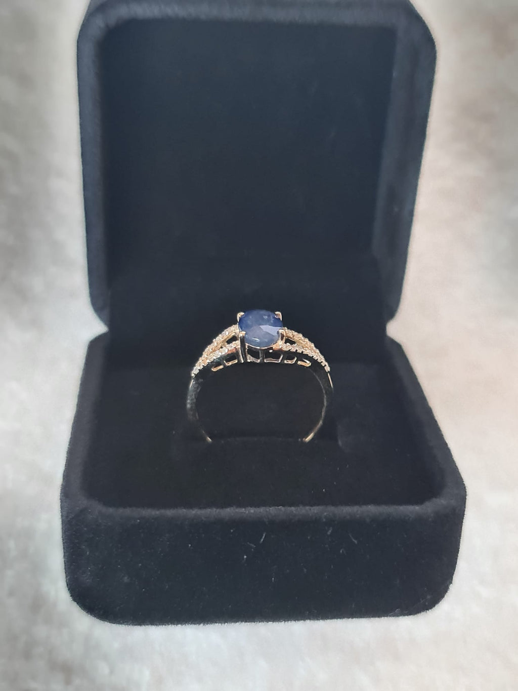 1.71 Ct Oval Natural
Sapphire 14K Gold Ring-certified