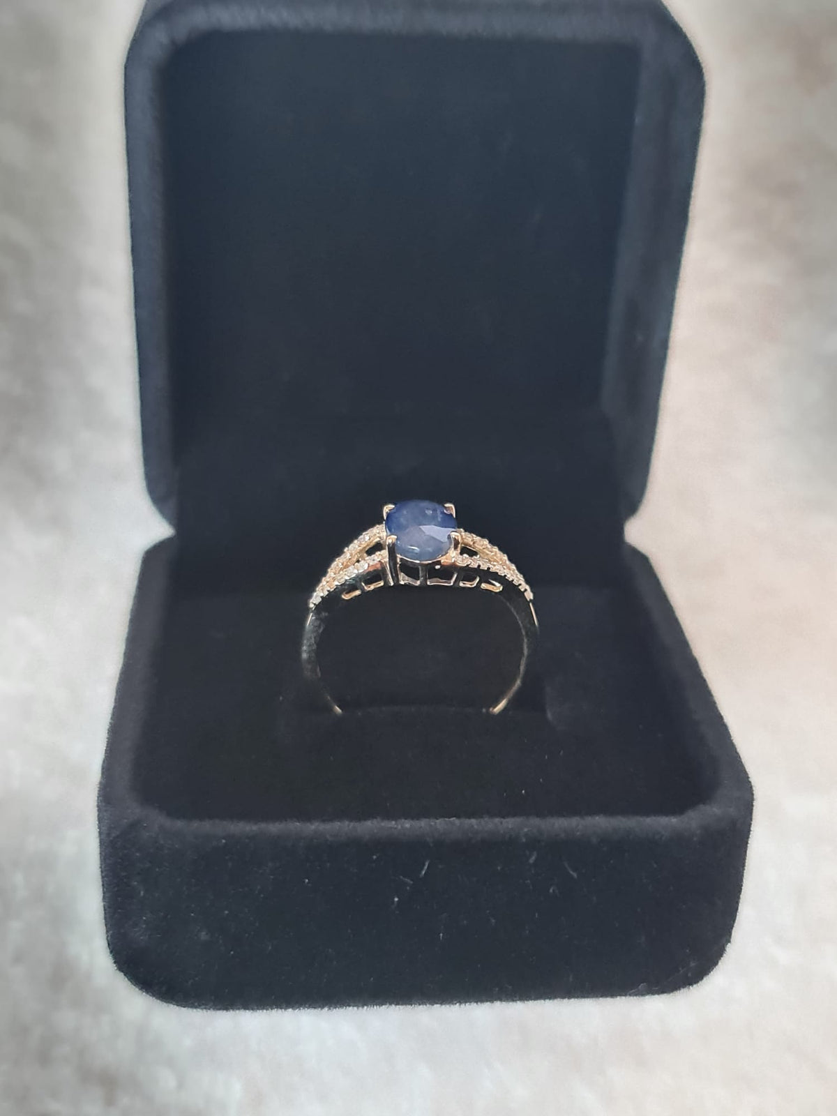 1.71 Ct Oval Natural
Sapphire 14K Gold Ring-certified