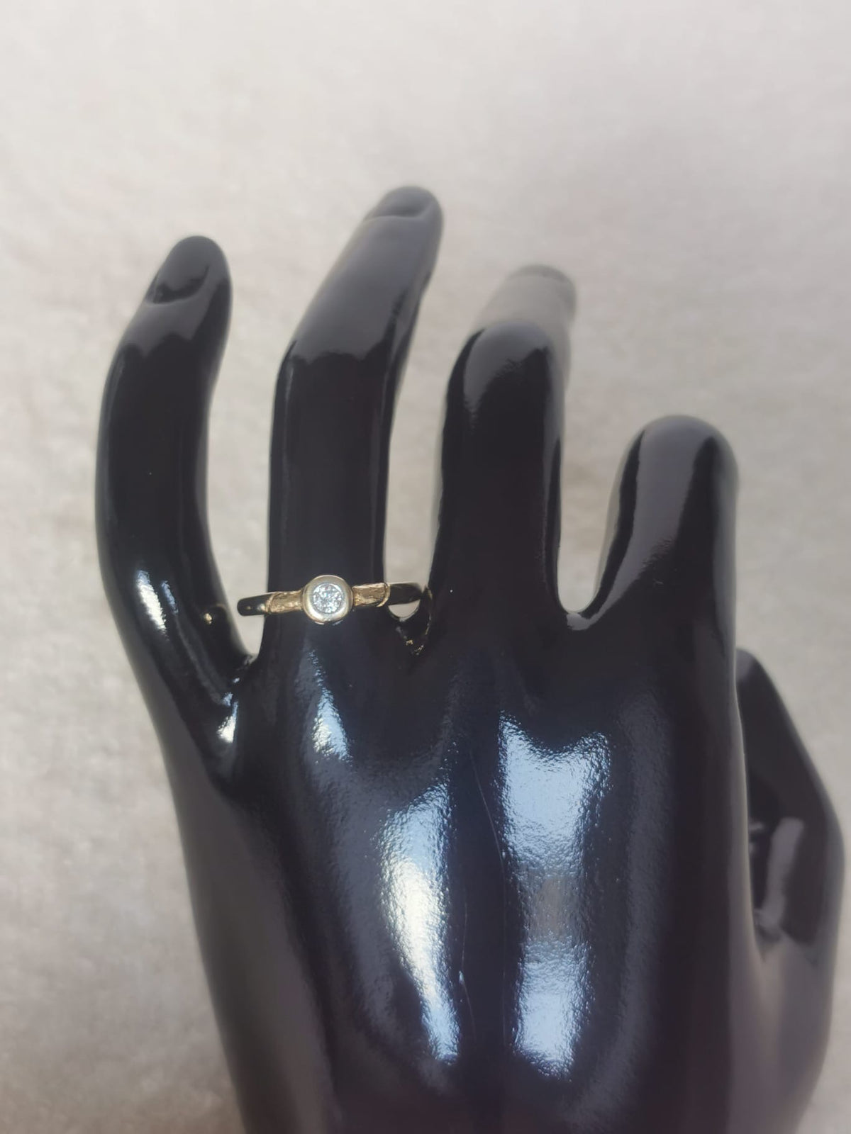 14k gold ring with natural diamond