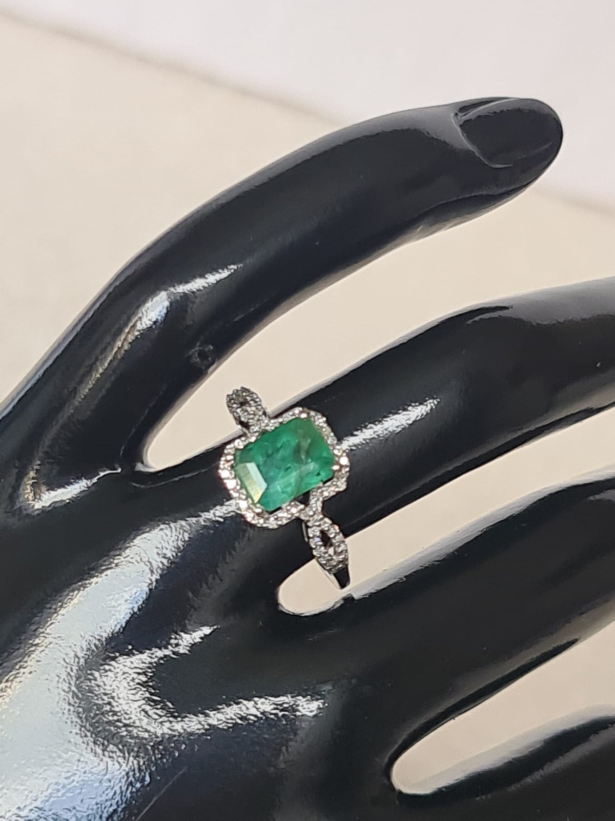 1.75 carat Natural Emerald 950 Platinum Ring with diamond-certified