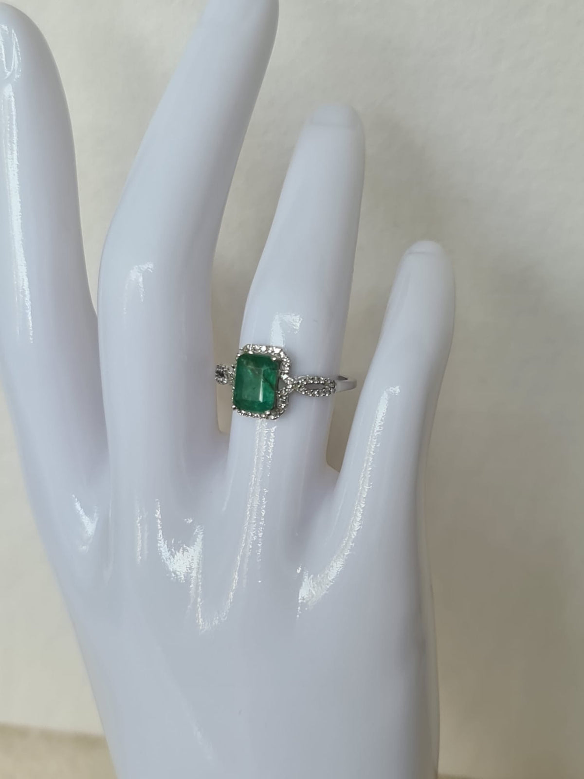 1.75 carat Natural Emerald 950 Platinum Ring with diamond-certified