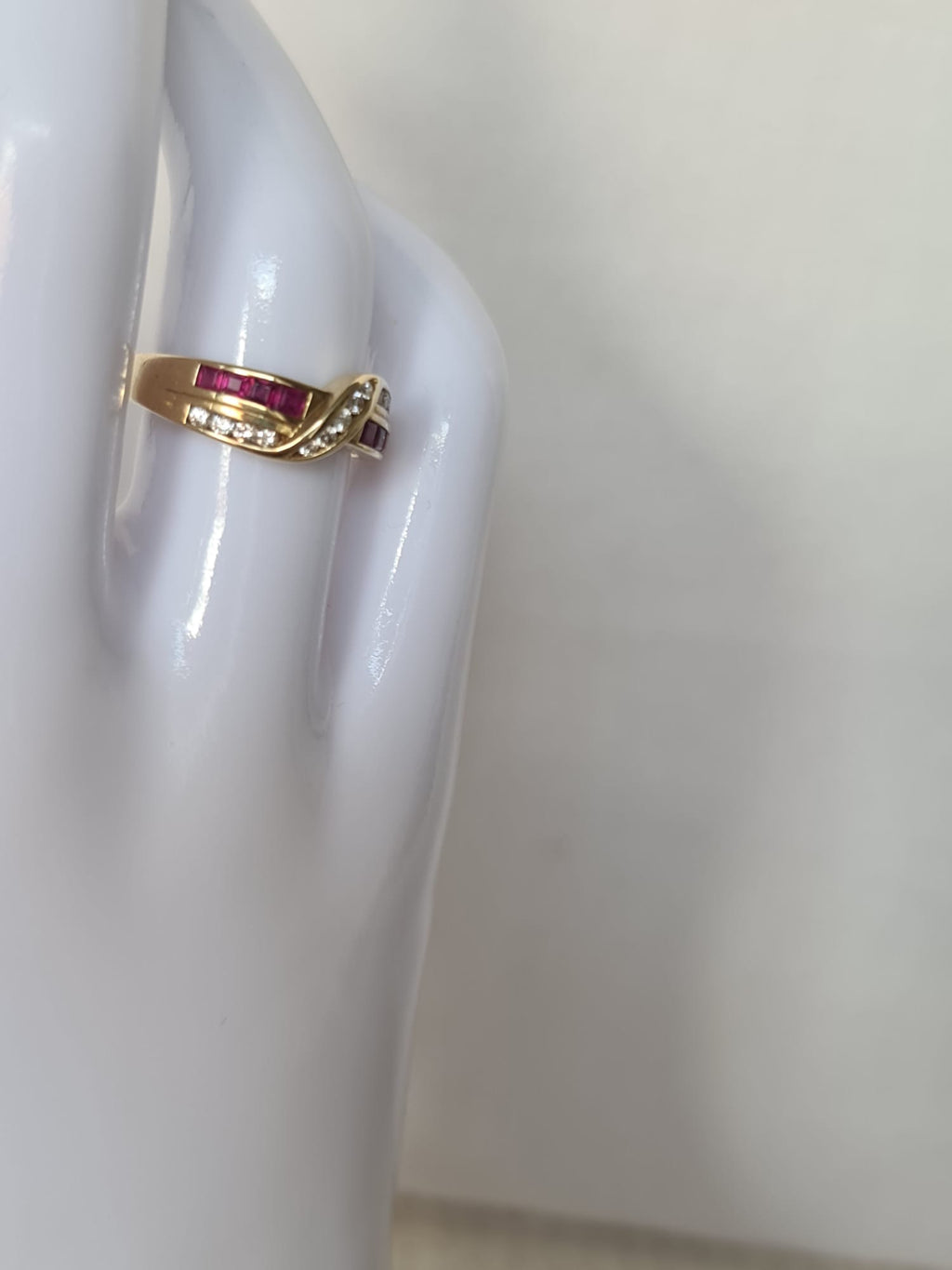 18k gold ring with diamond