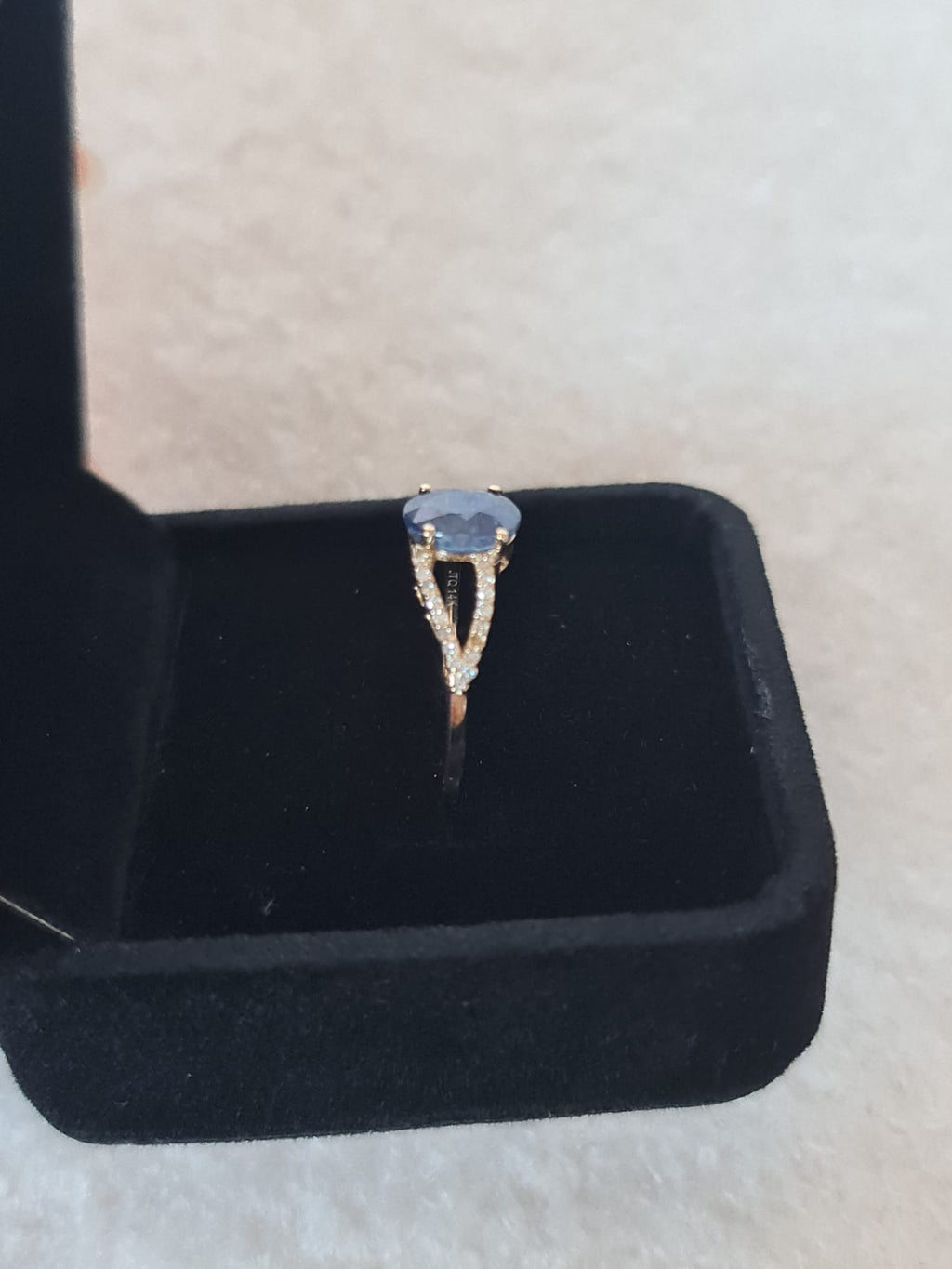 1.71 Ct Oval Natural
Sapphire 14K Gold Ring-certified