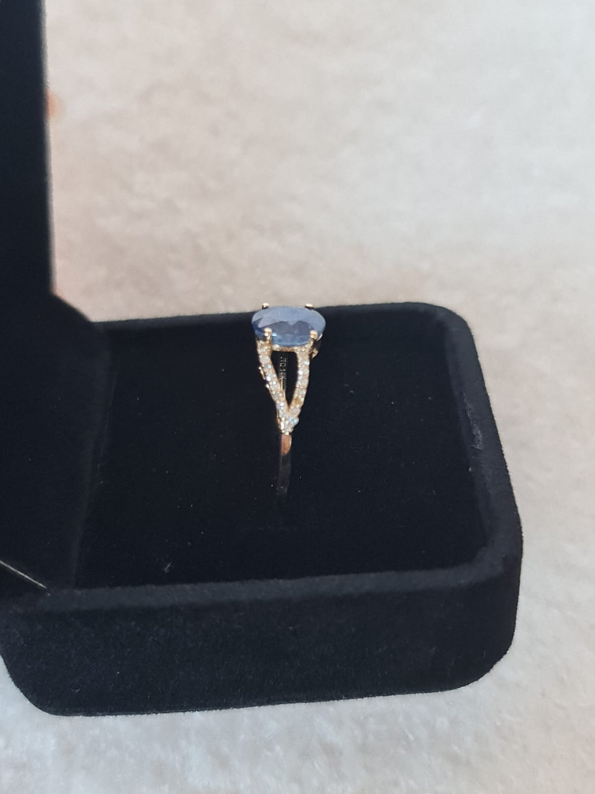 1.71 Ct Oval Natural
Sapphire 14K Gold Ring-certified