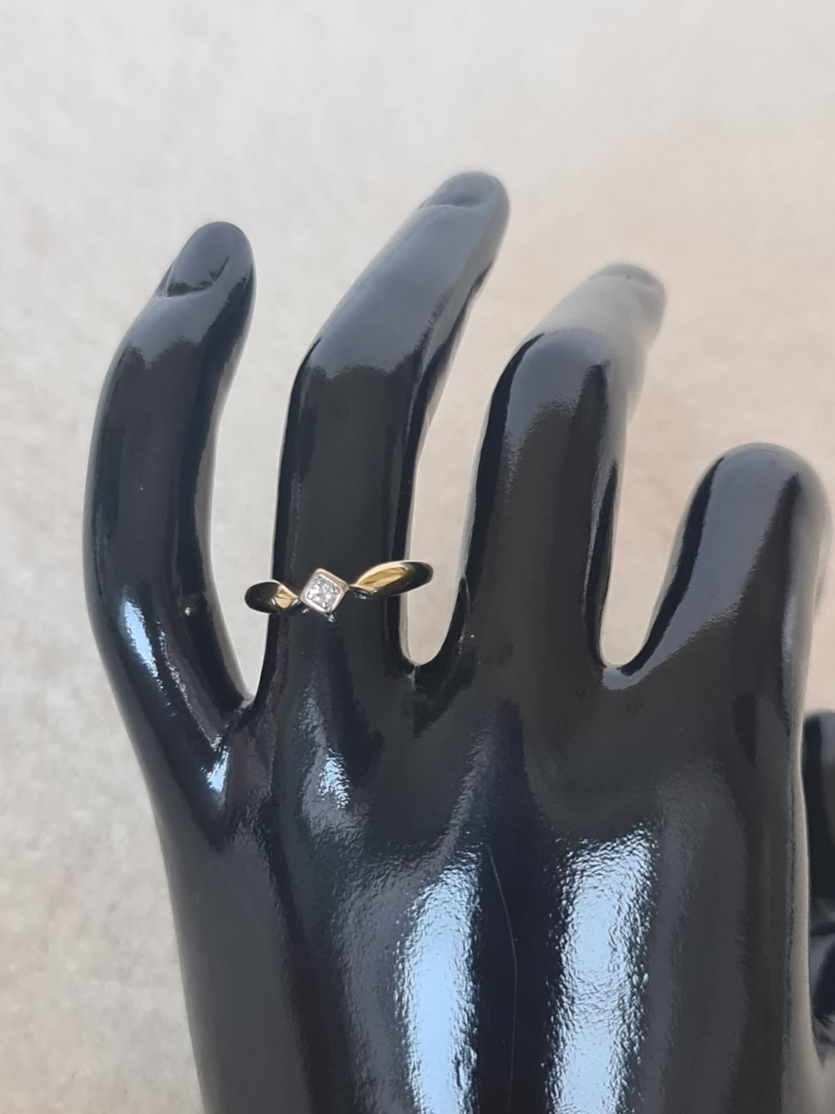 14k gold ring with natural diamond
