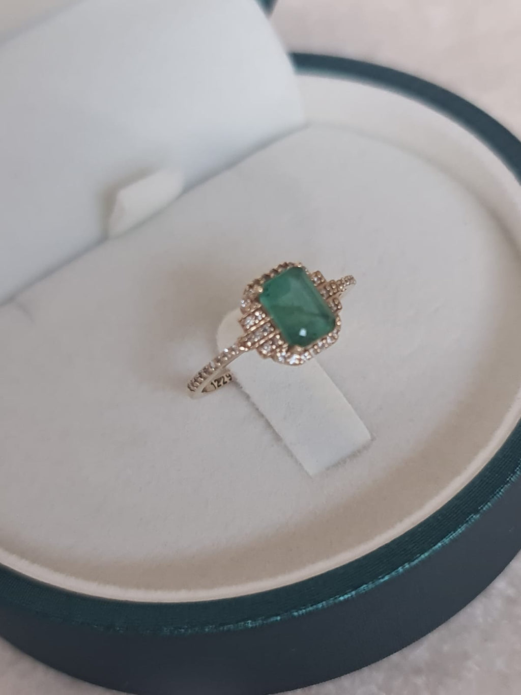 Special gold ring with emerald and diamonds-certified
