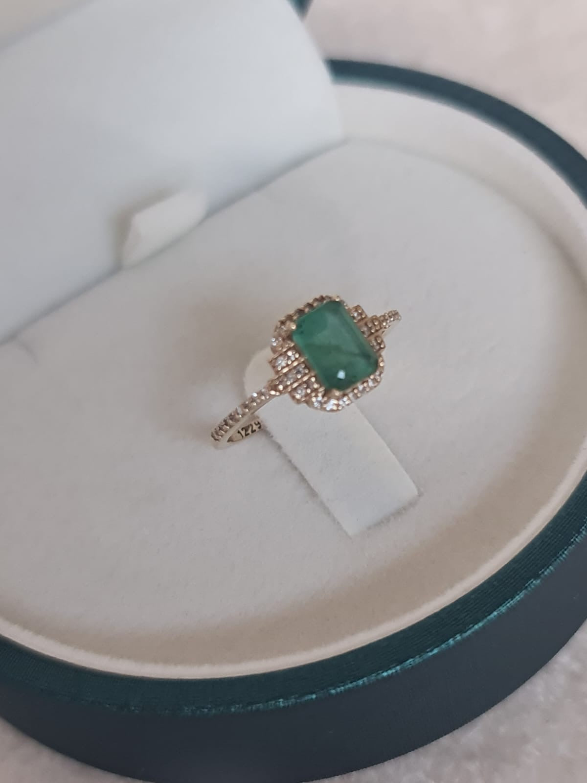 Special gold ring with emerald and diamonds-certified