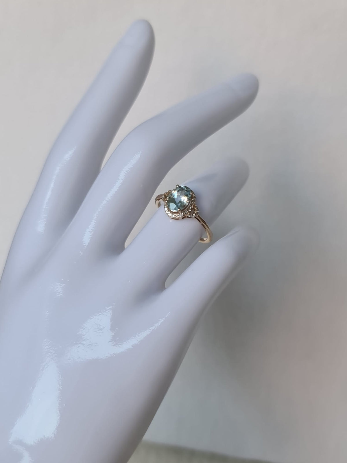 1.49 Ct Oval Mixed Cut
Natural Aquamarine 14K
Gold Ring-certified