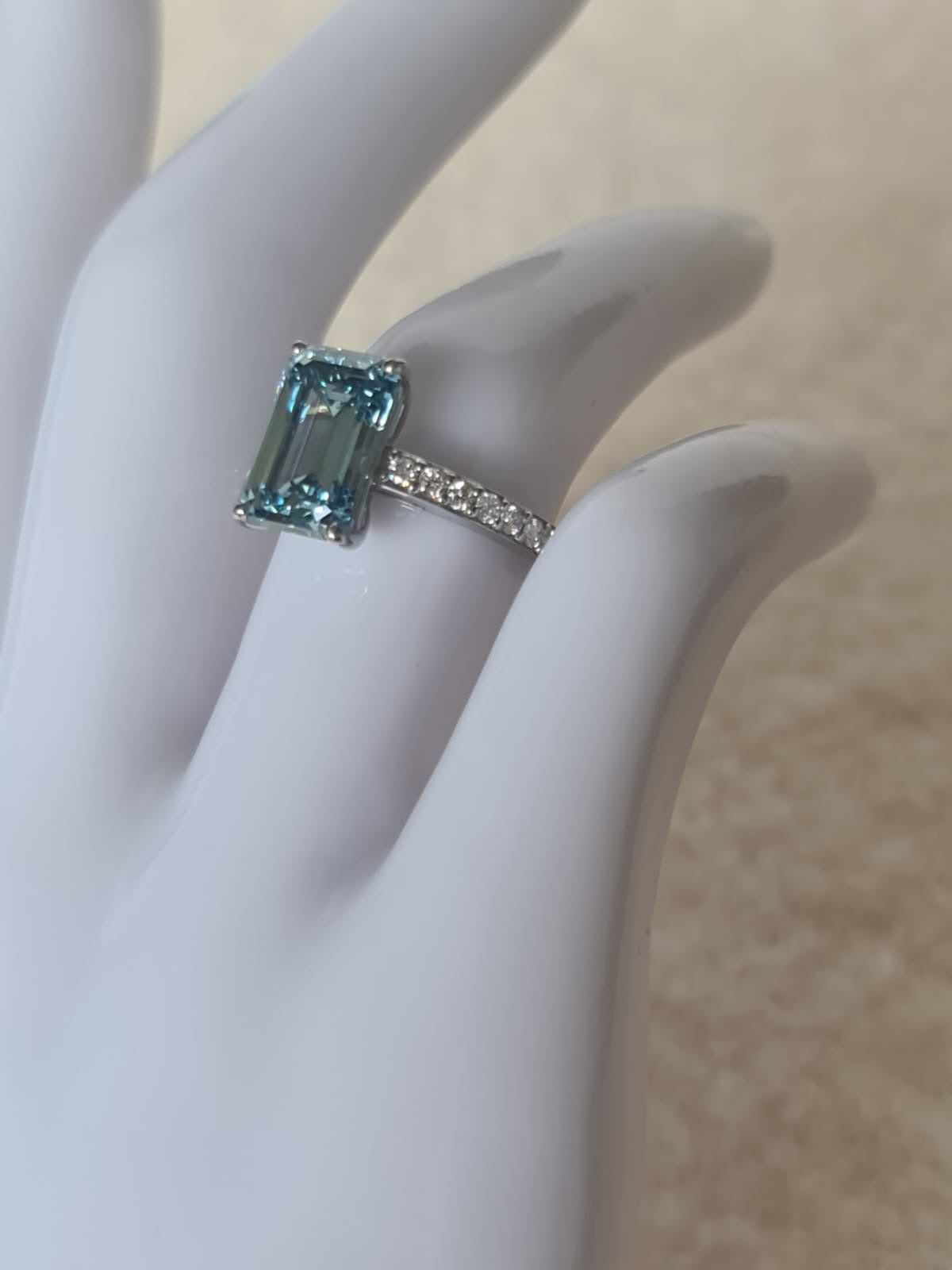 Spactulierue 5.14Ct LG Diamond with platinum ring-certified