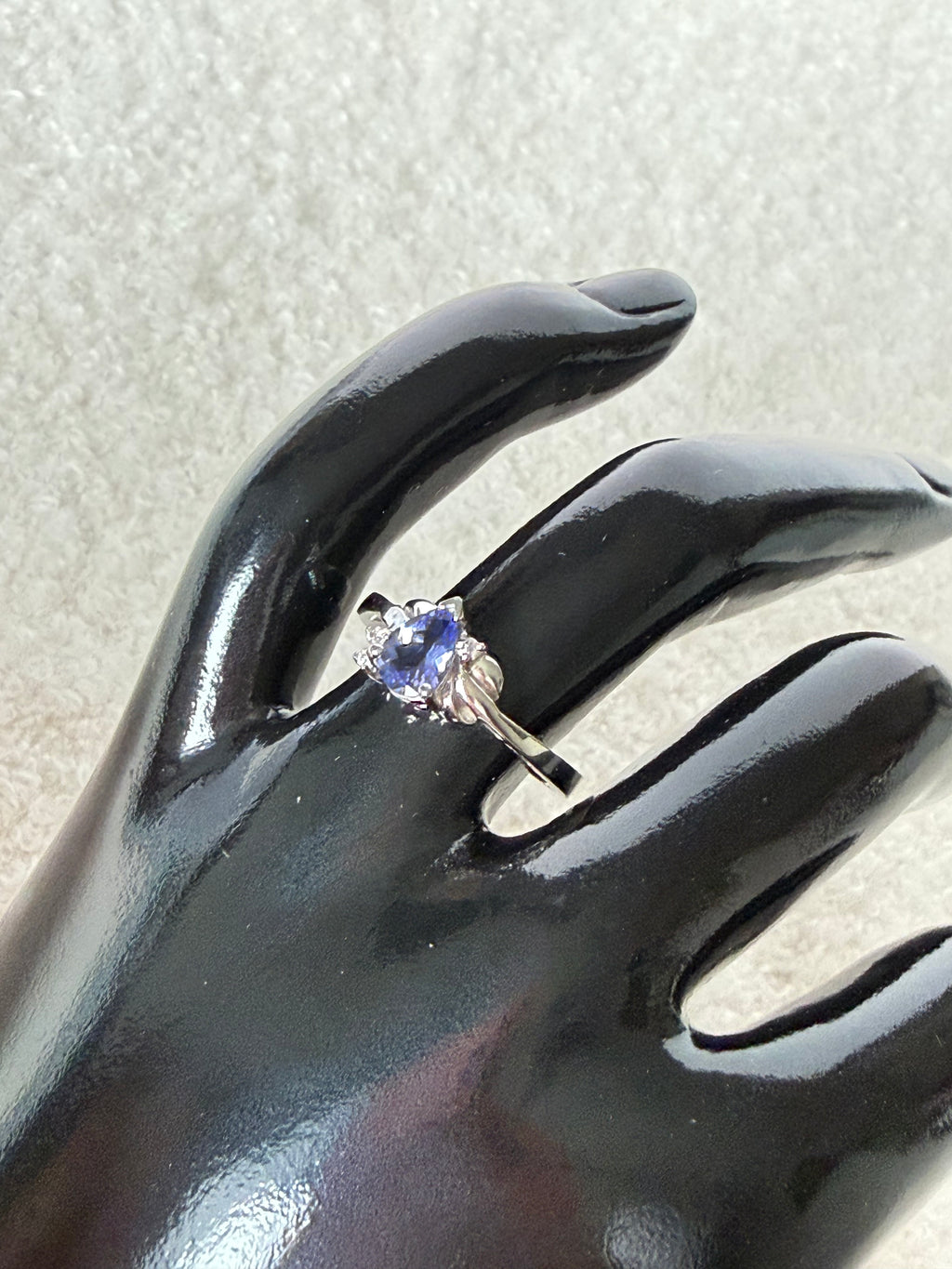 Gold ring with diamonds and tanzanite-certified