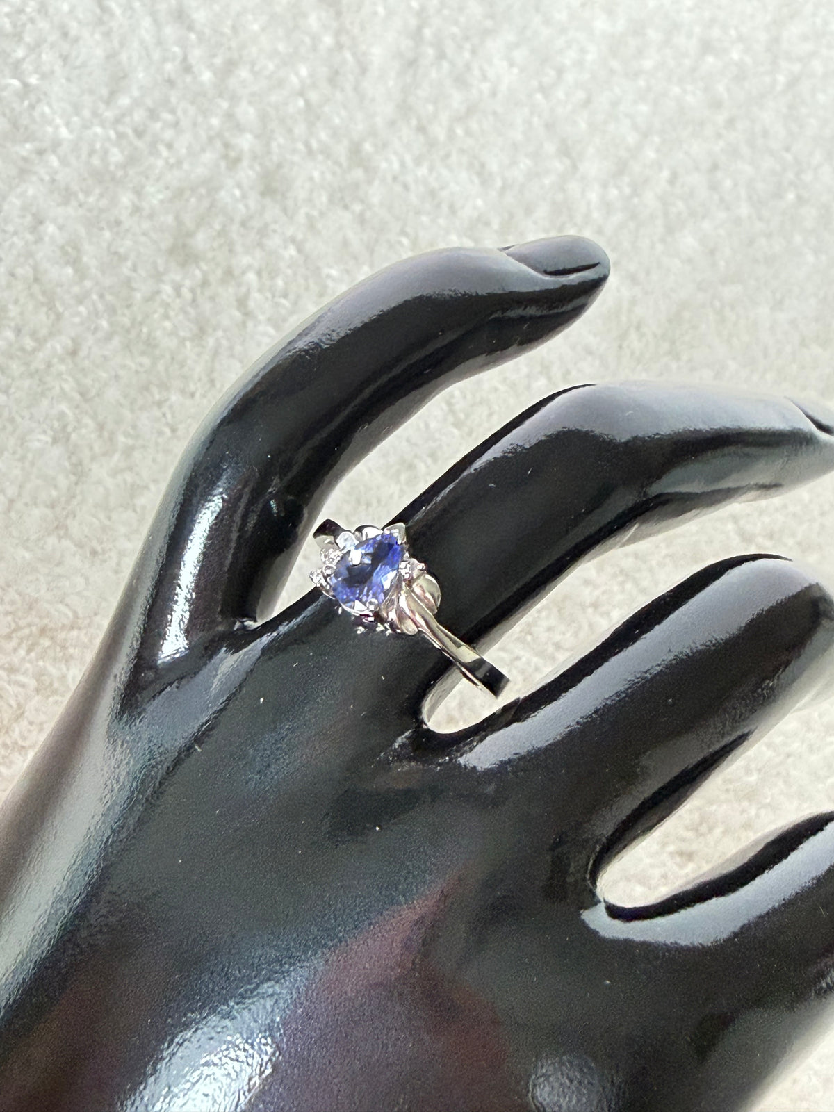 Gold ring with diamonds and tanzanite-certified