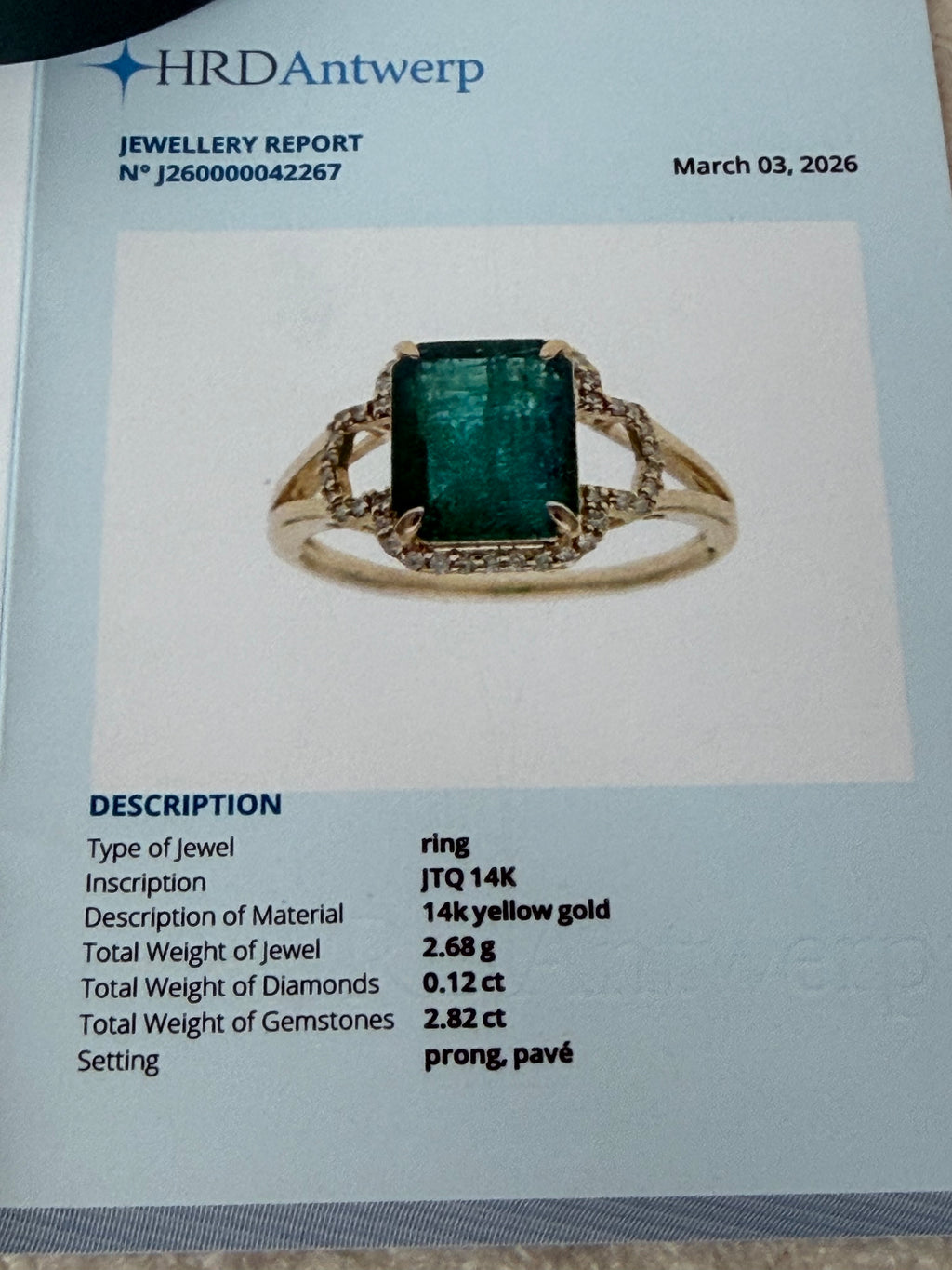 Gold ring with 2.94ct natural emerald and diamond-certified