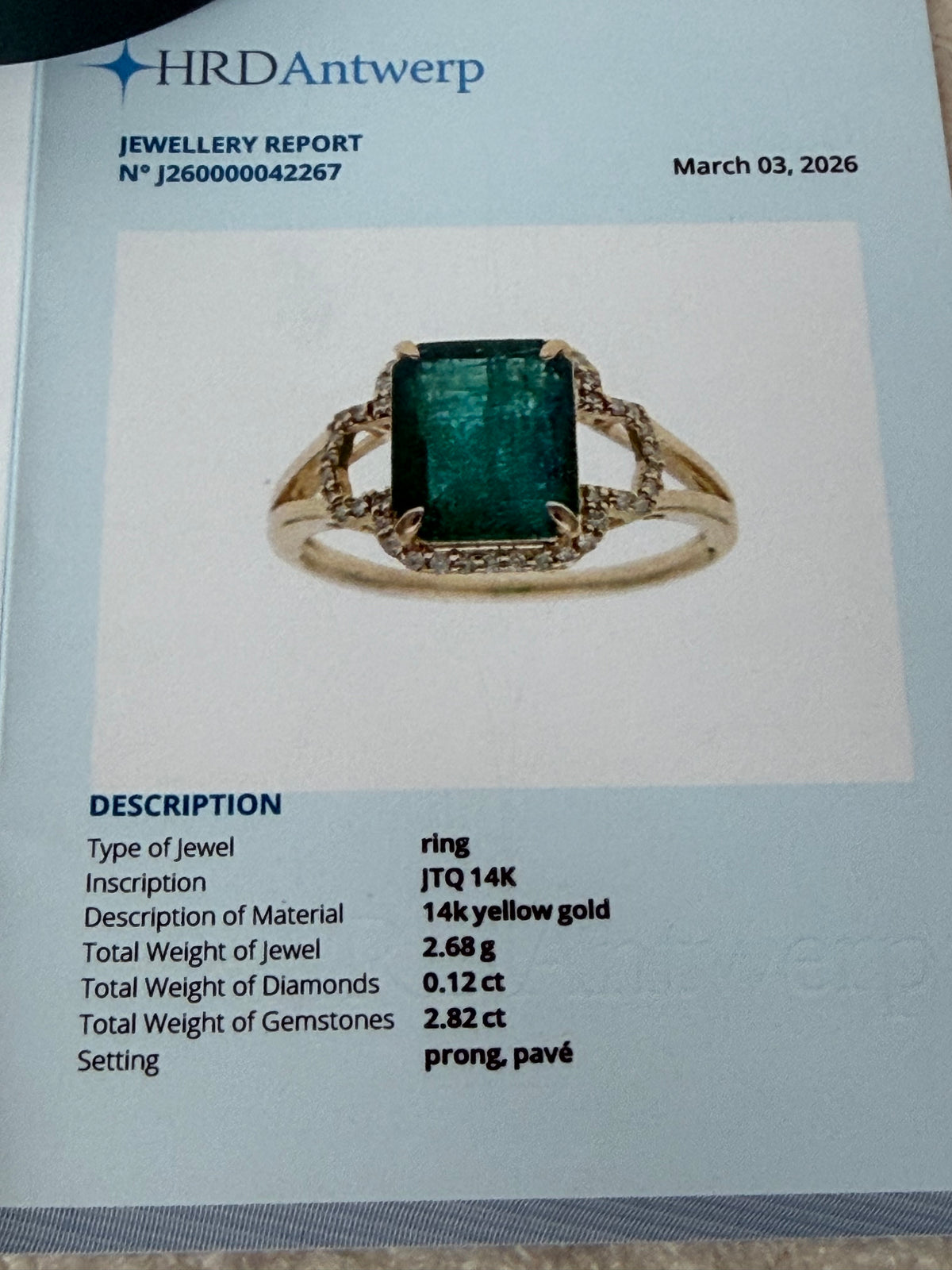 Gold ring with 2.94ct natural emerald and diamond-certified