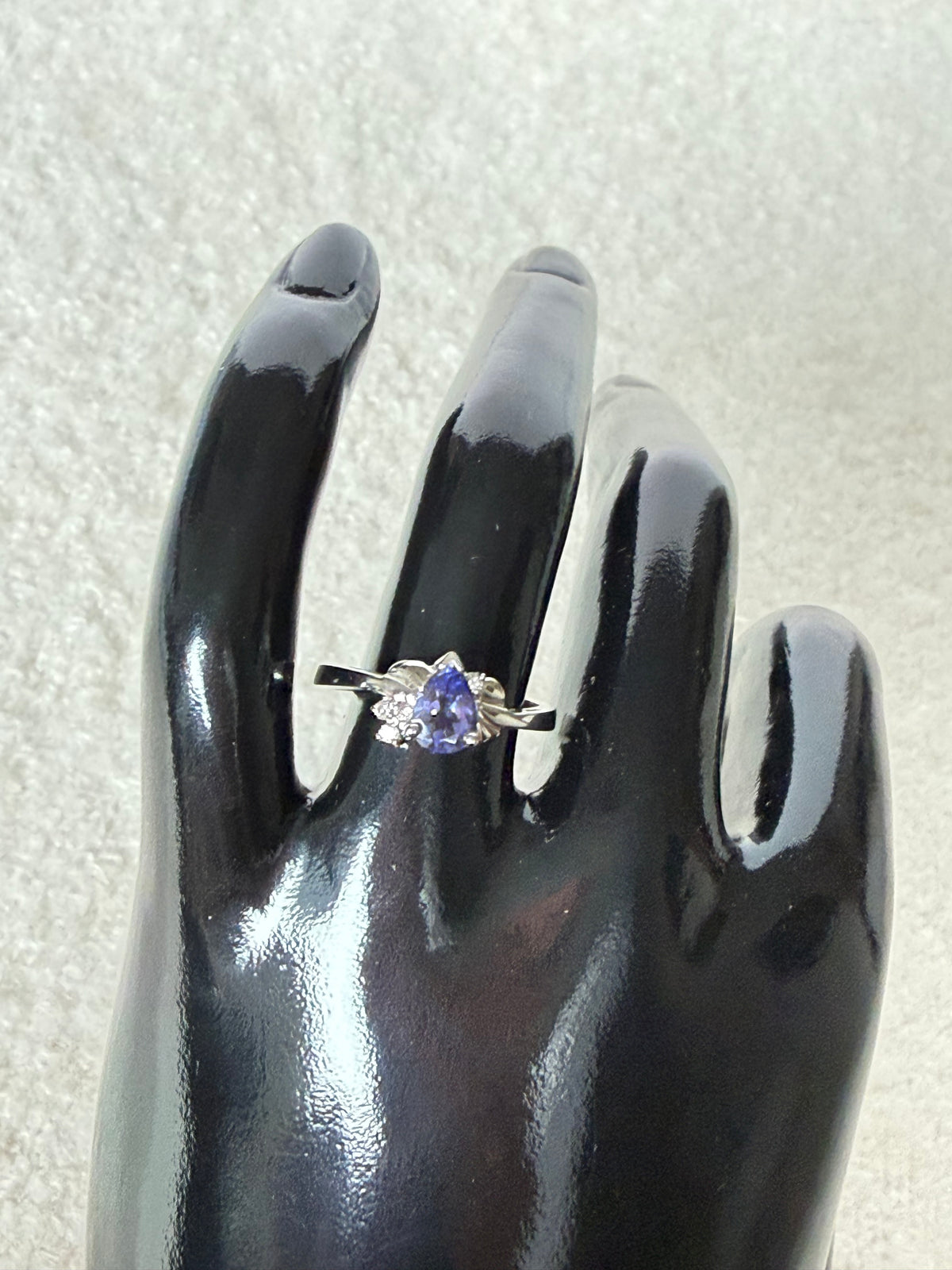 Gold ring with diamonds and tanzanite-certified