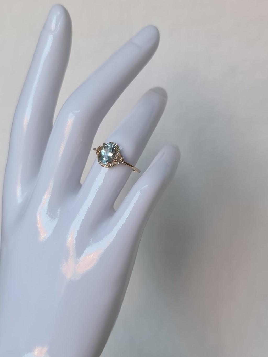 1.49 Ct Oval Mixed Cut
Natural Aquamarine 14K
Gold Ring-certified