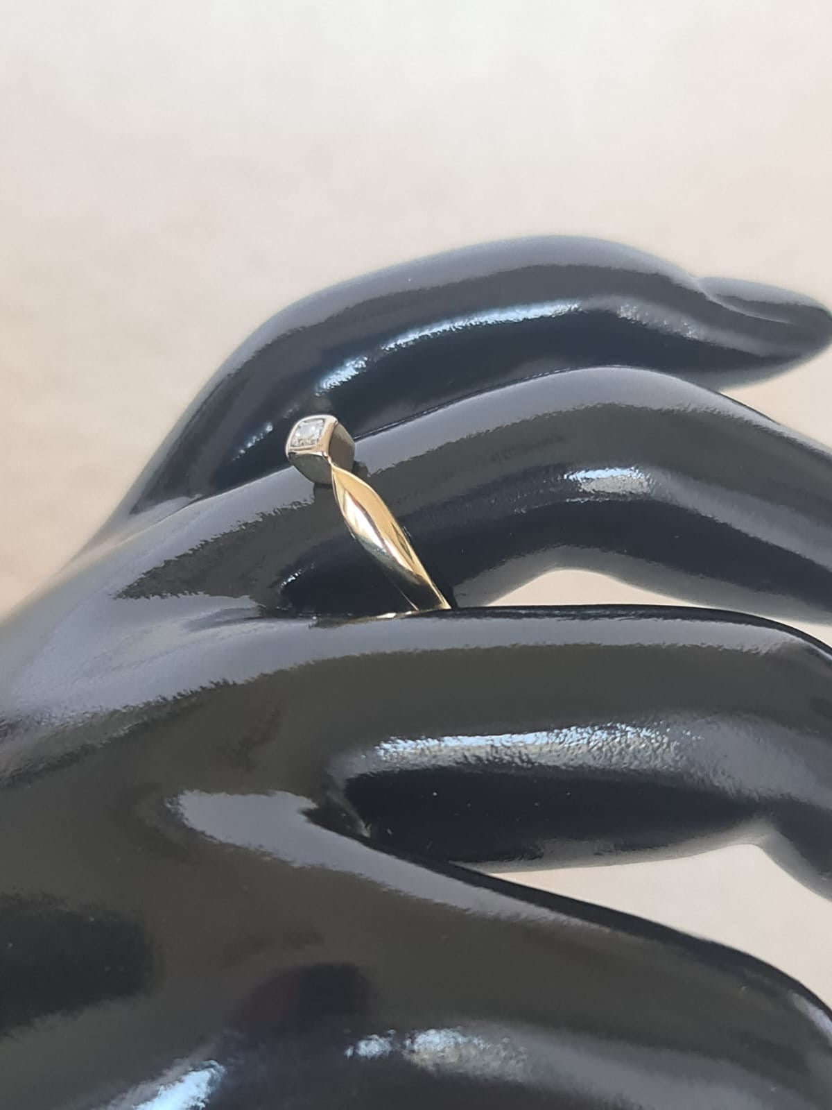 14k gold ring with natural diamond
