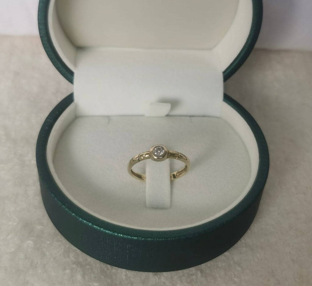 14k gold ring with natural diamond