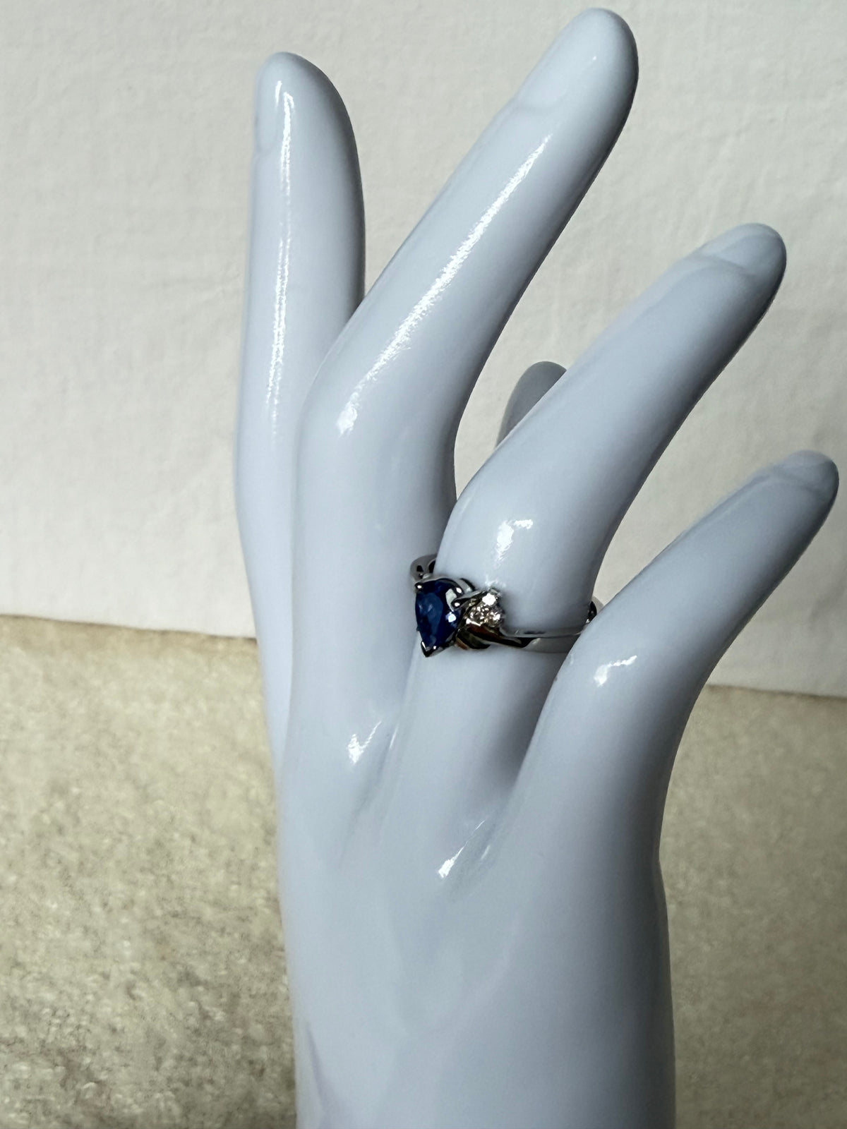 Gold ring with diamonds and tanzanite-certified
