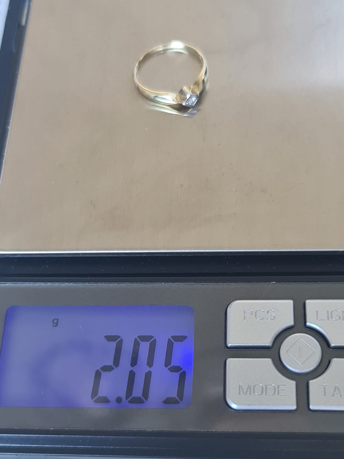 14k gold ring with natural diamond