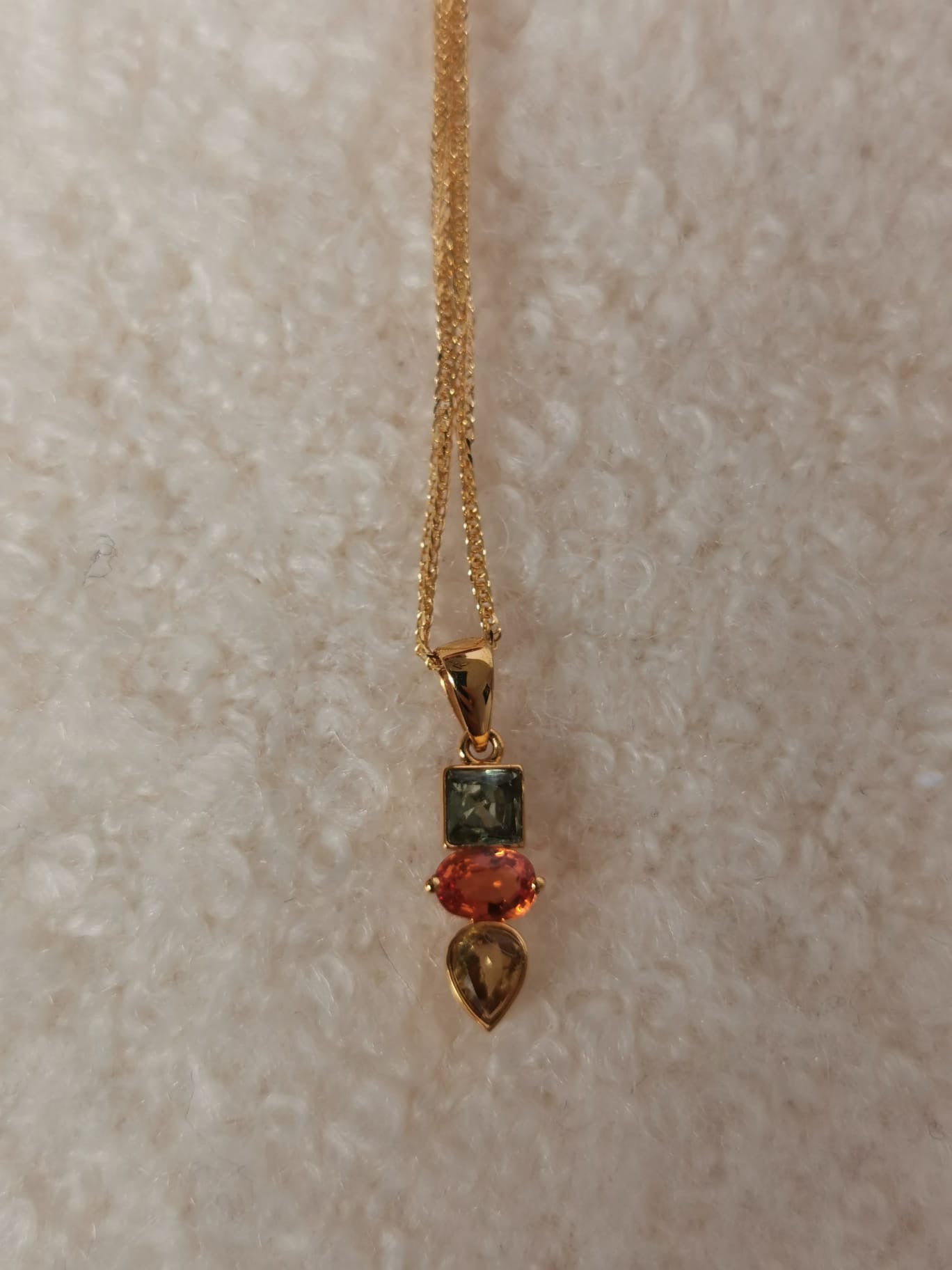 18k gold necklace with sapphire pendant, certificated