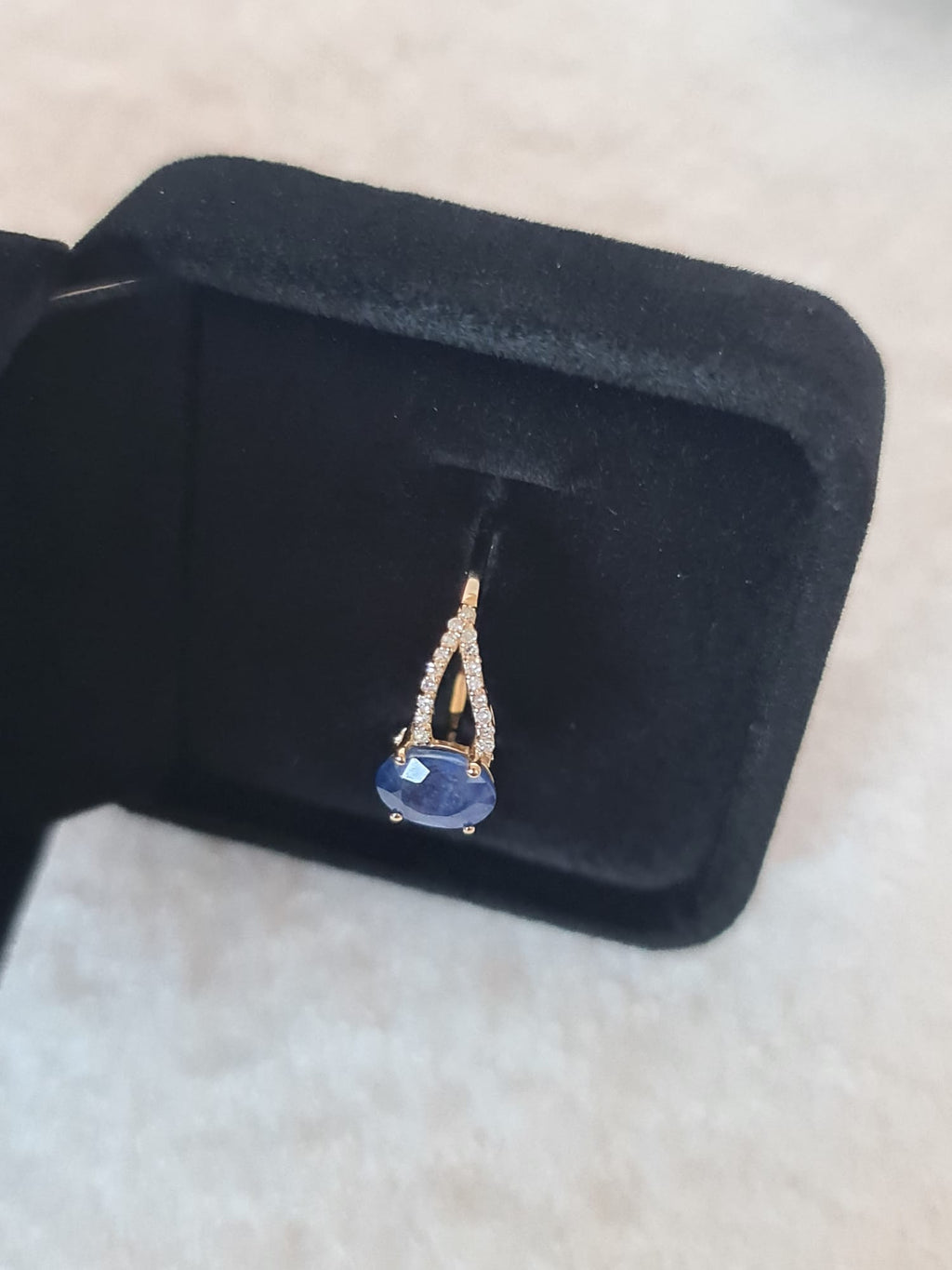1.71 Ct Oval Natural
Sapphire 14K Gold Ring-certified