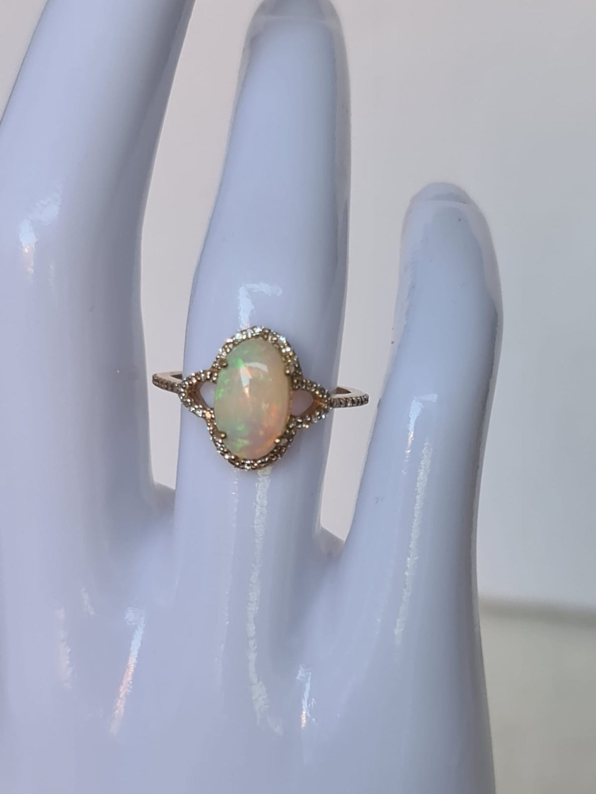 1.39 Ct Oval Cabochon Cut Natural Opal 14K Gold Ring-certified