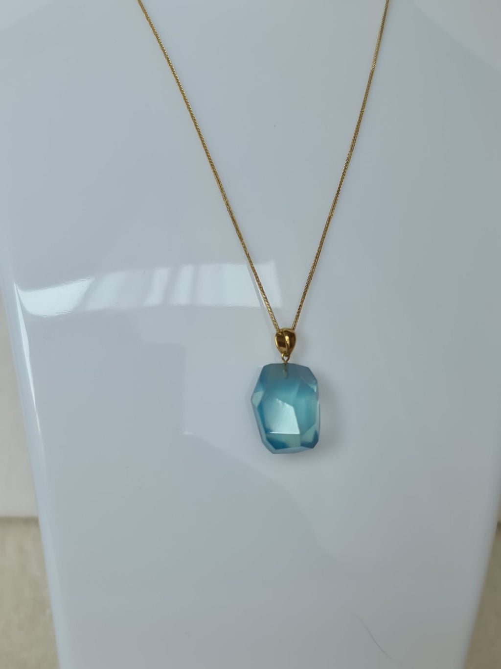 18k gold necklace with natural aquamarine pendant-certified