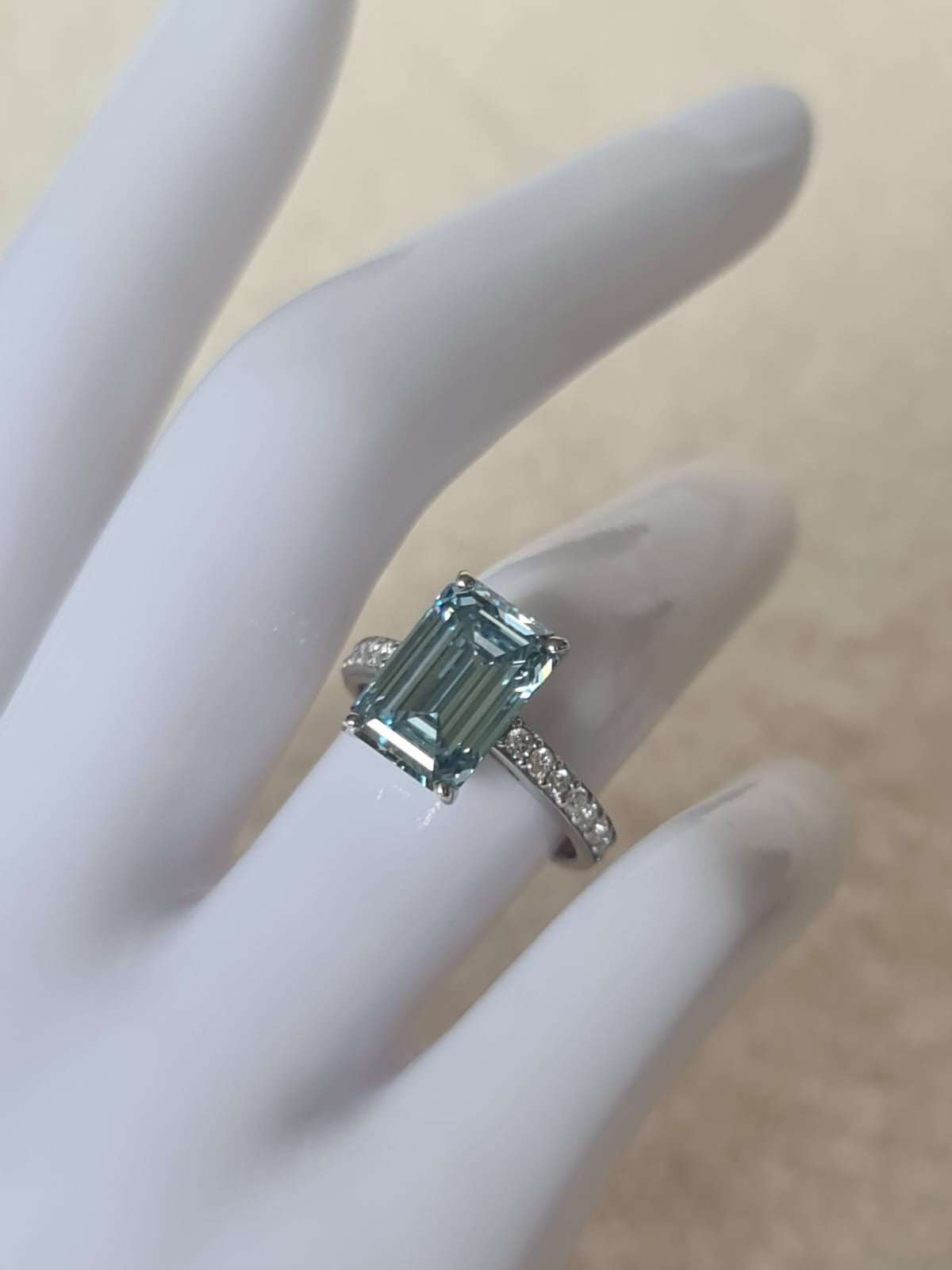 Spactulierue 5.14Ct LG Diamond with platinum ring-certified