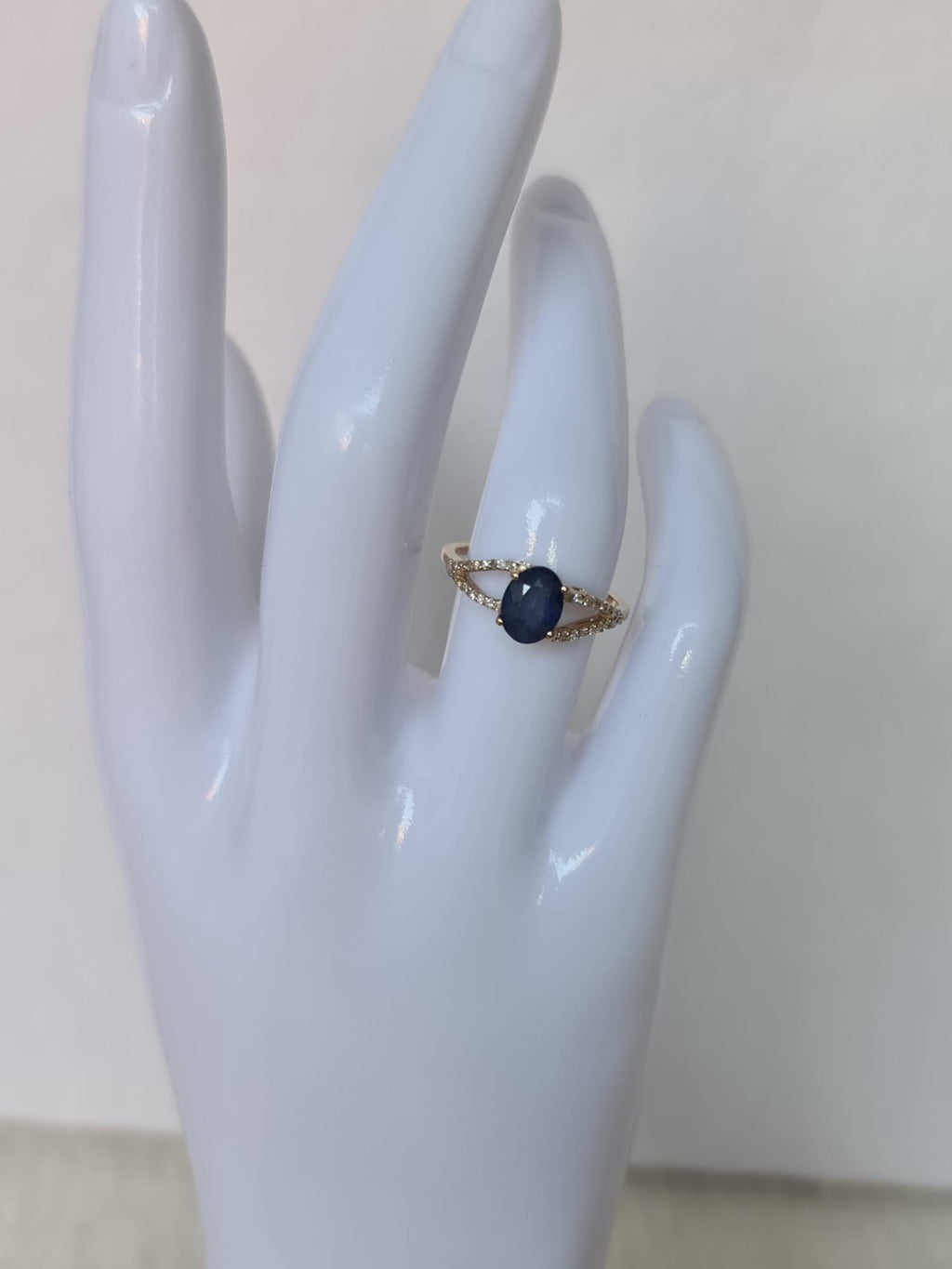 1.71 Ct Oval Natural
Sapphire 14K Gold Ring-certified