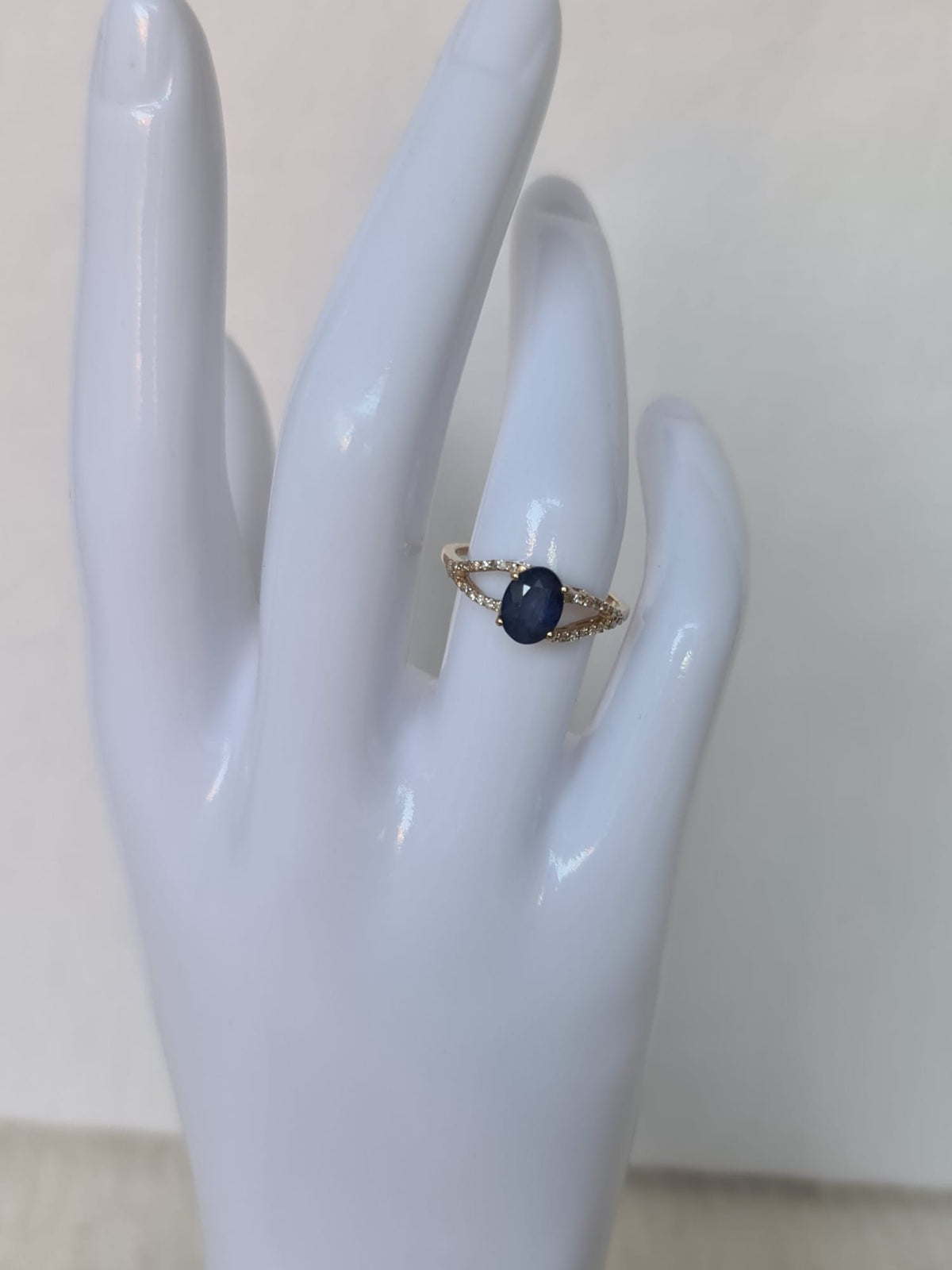 1.71 Ct Oval Natural
Sapphire 14K Gold Ring-certified