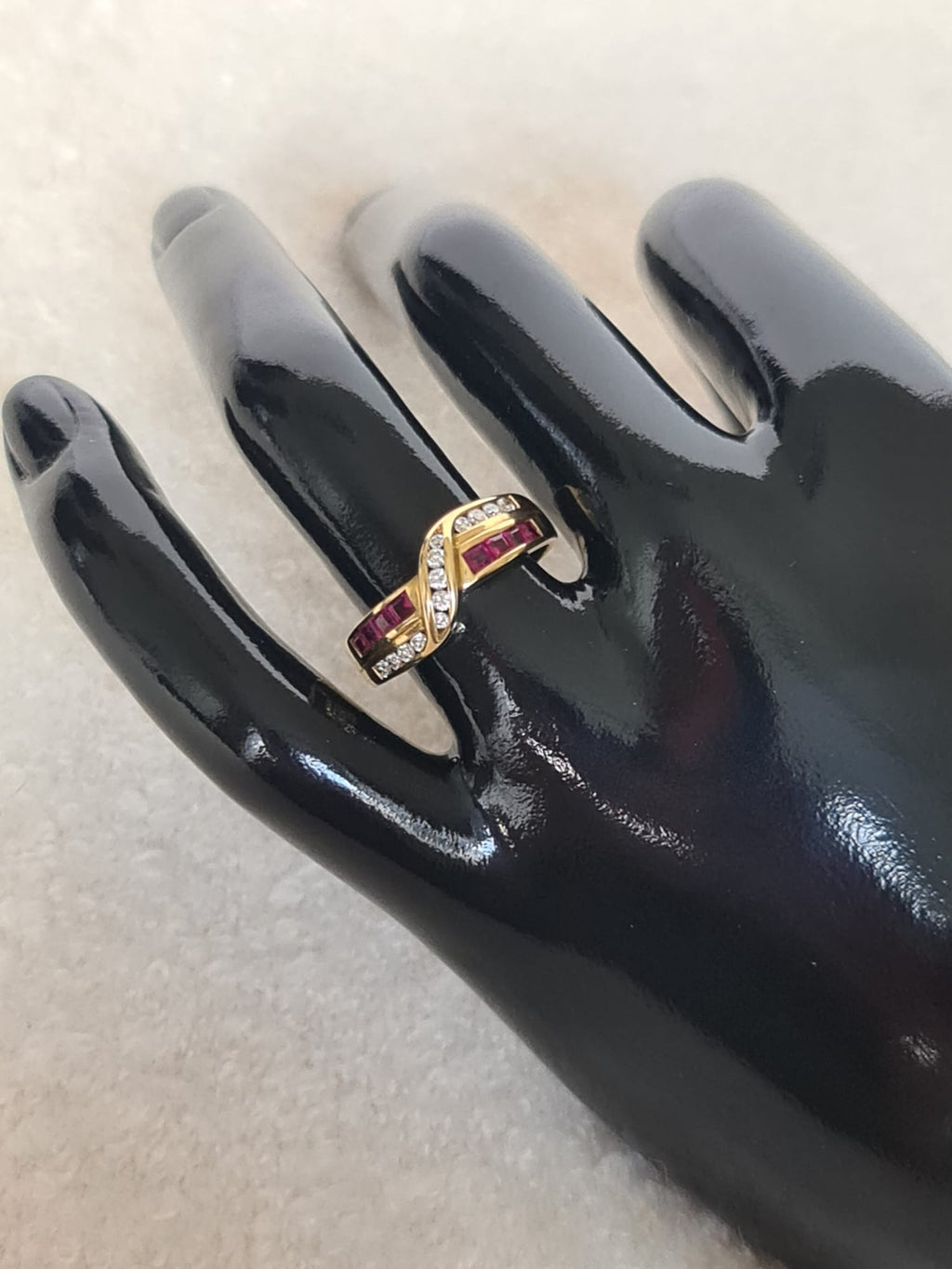 18k gold ring with diamond