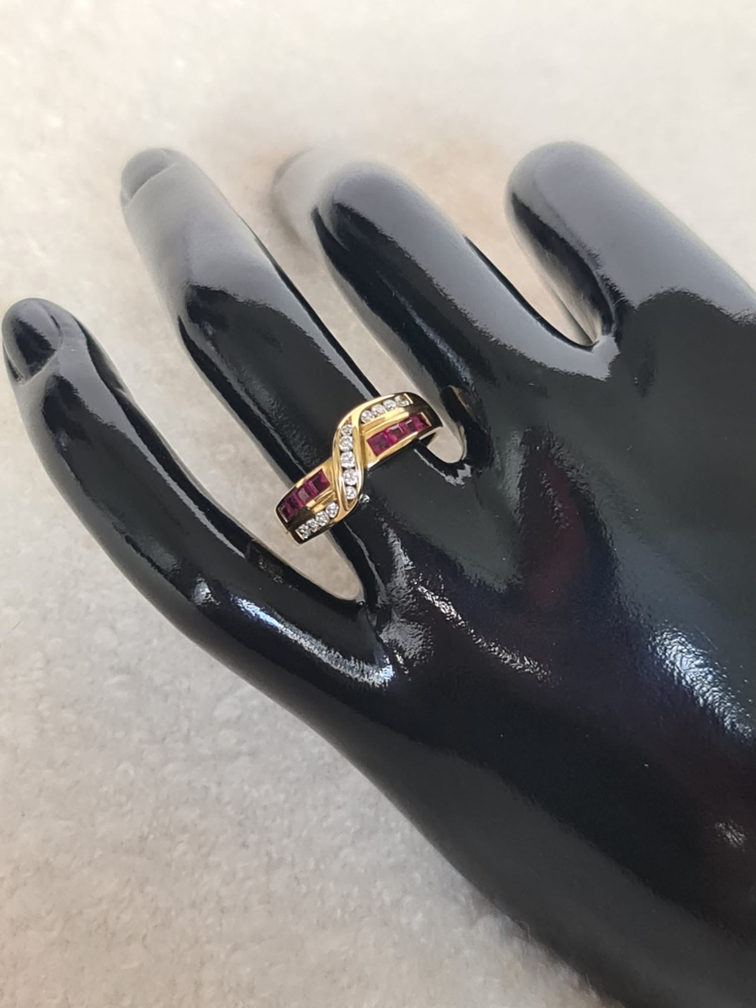 18k gold ring with diamond