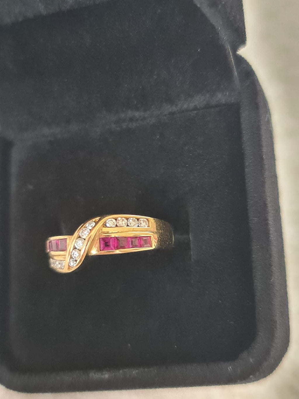 18k gold ring with diamond