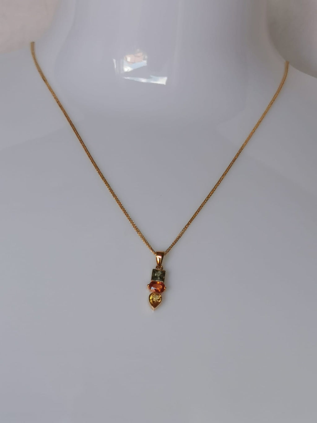 18k gold necklace with sapphire pendant, certificated