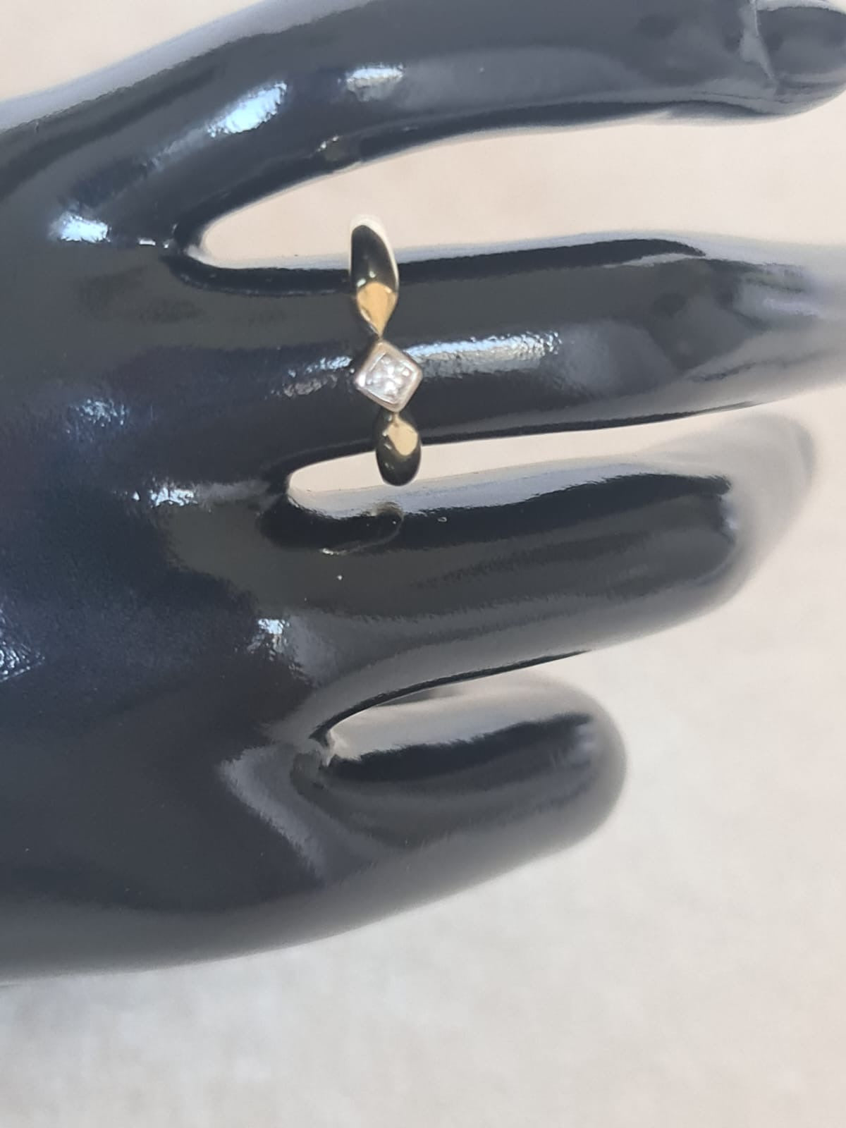 14k gold ring with natural diamond