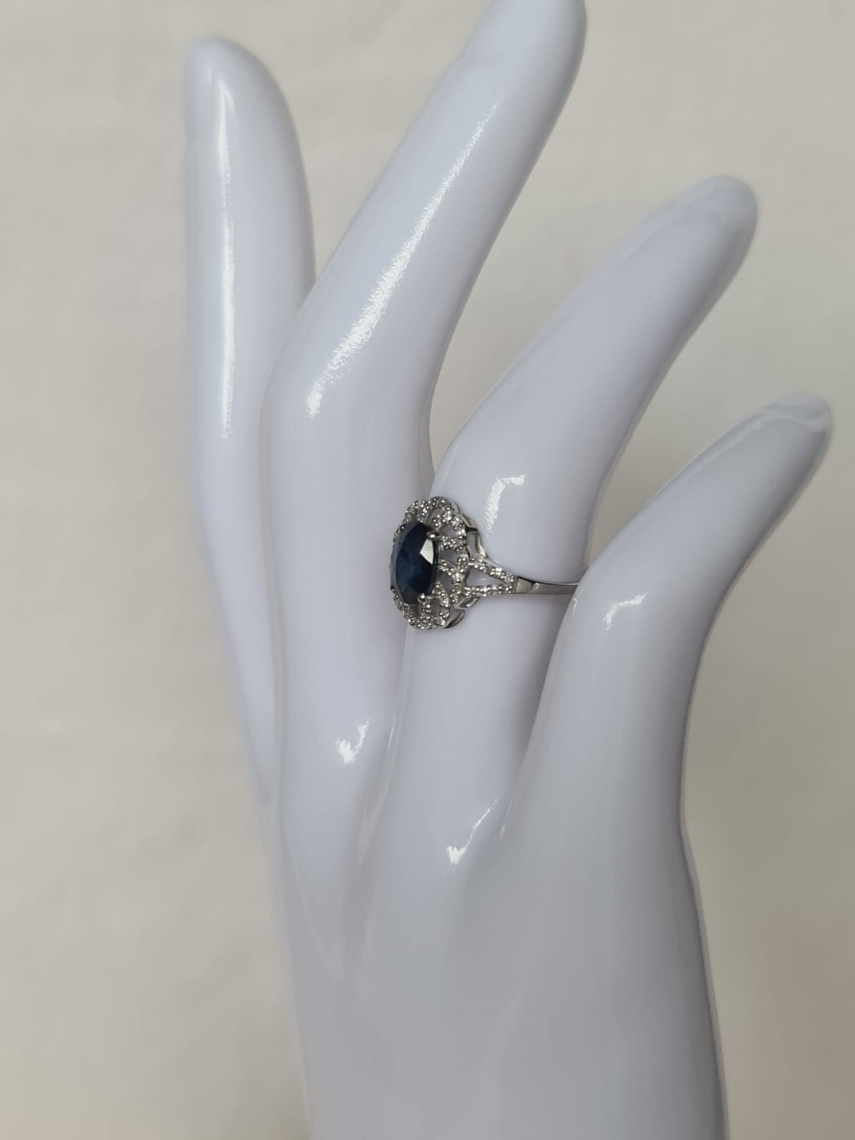 1.57ct natural sapphire with platinum ring-certified