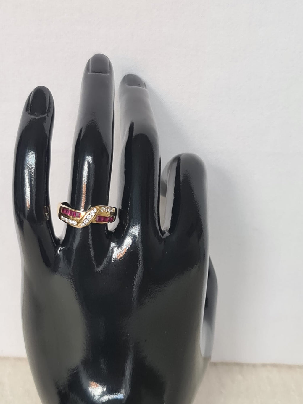 18k gold ring with diamond