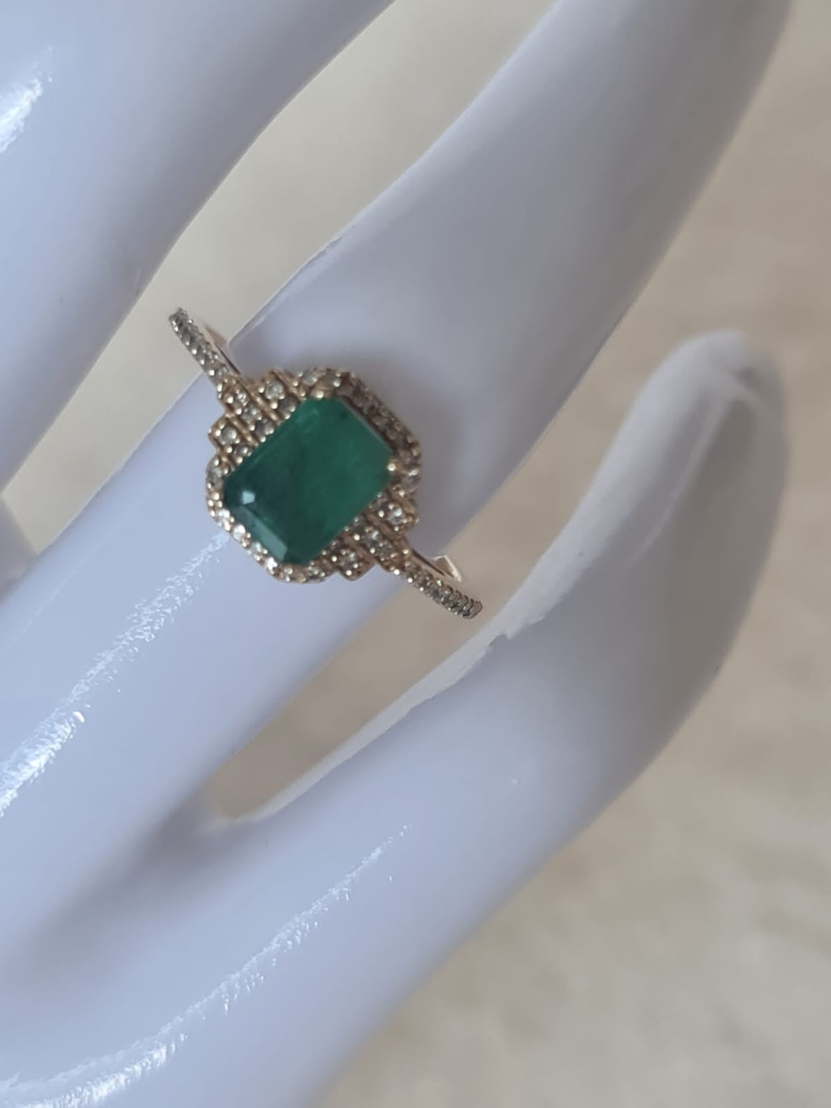 Special gold ring with emerald and diamonds-certified
