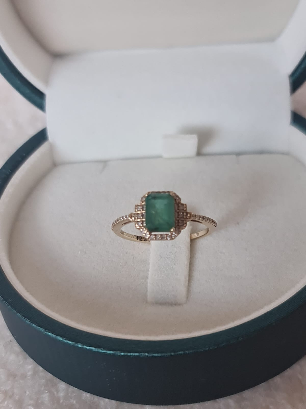 Special gold ring with emerald and diamonds-certified