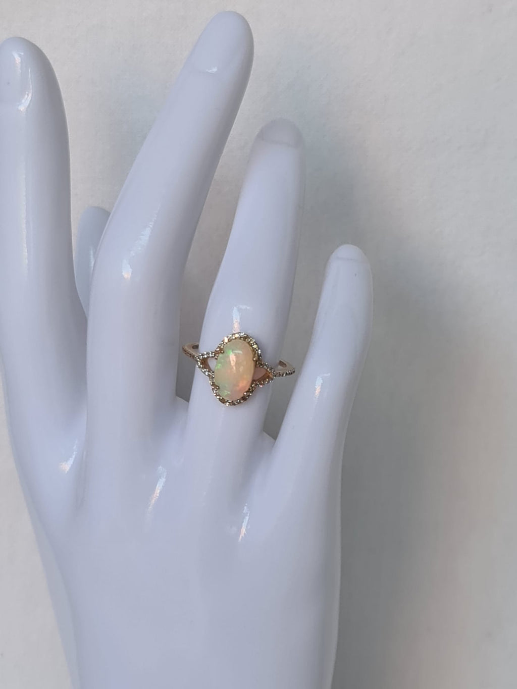 1.39 Ct Oval Cabochon Cut Natural Opal 14K Gold Ring-certified