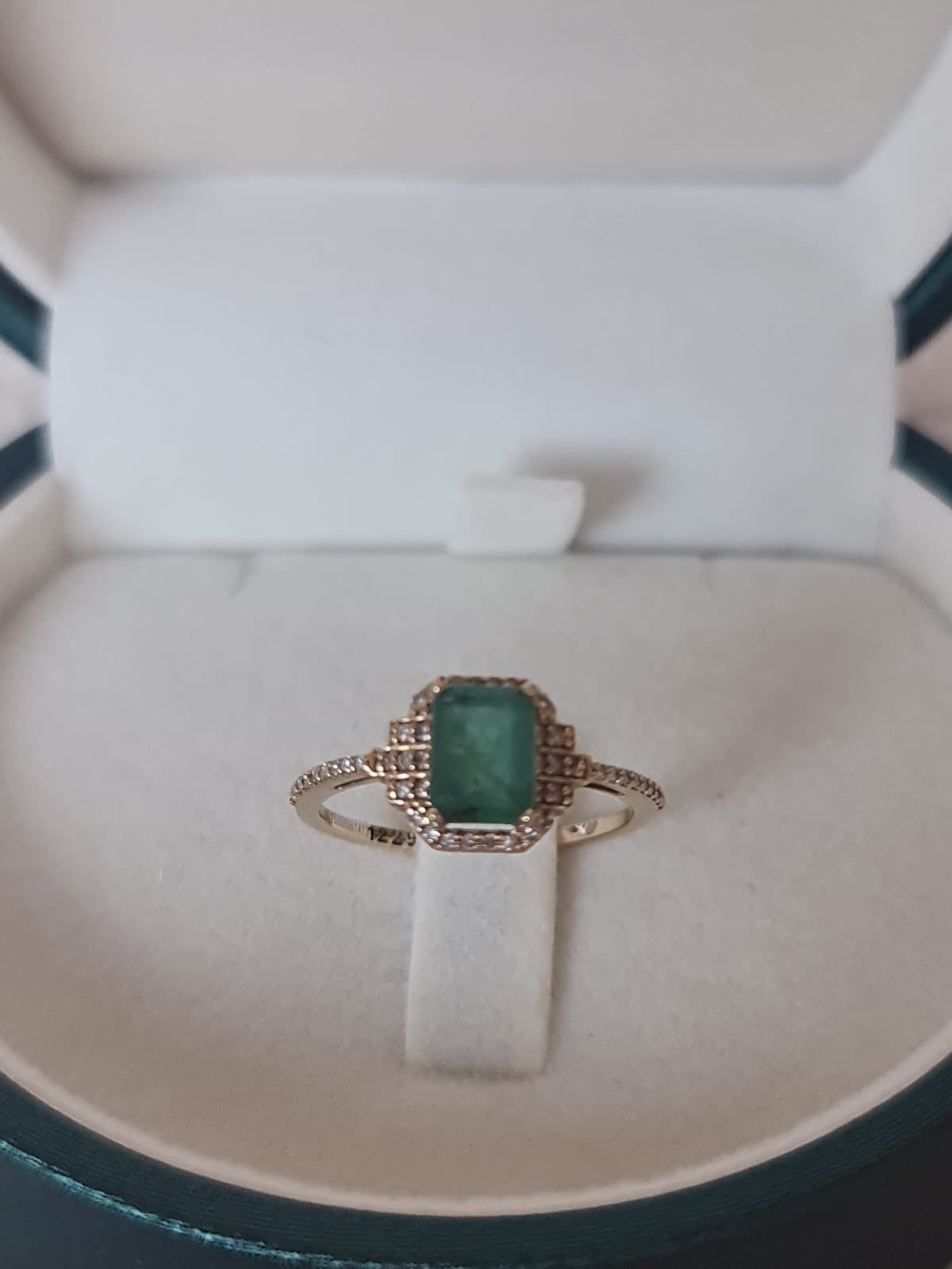 Special gold ring with emerald and diamonds-certified