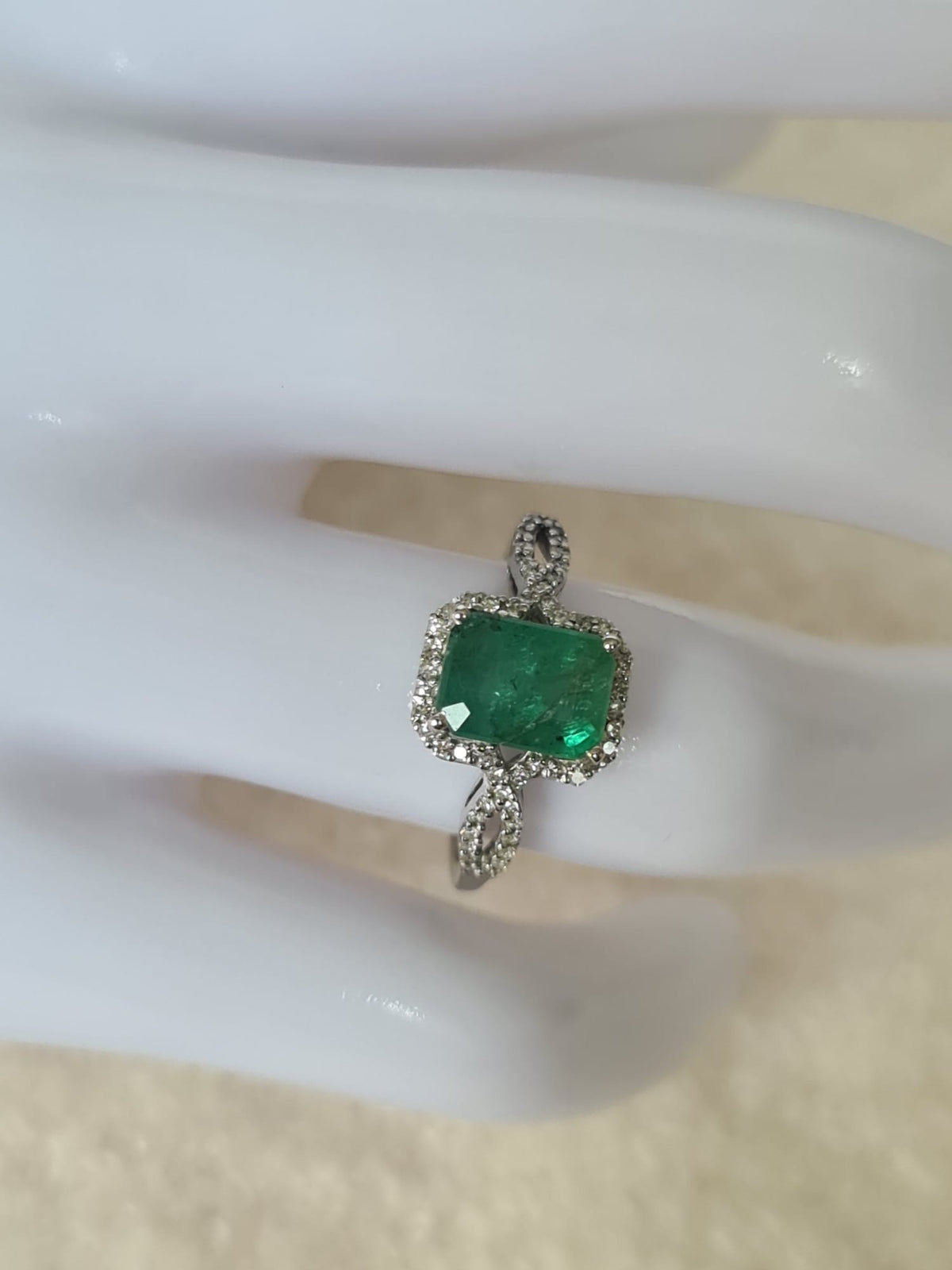 1.75 carat Natural Emerald 950 Platinum Ring with diamond-certified