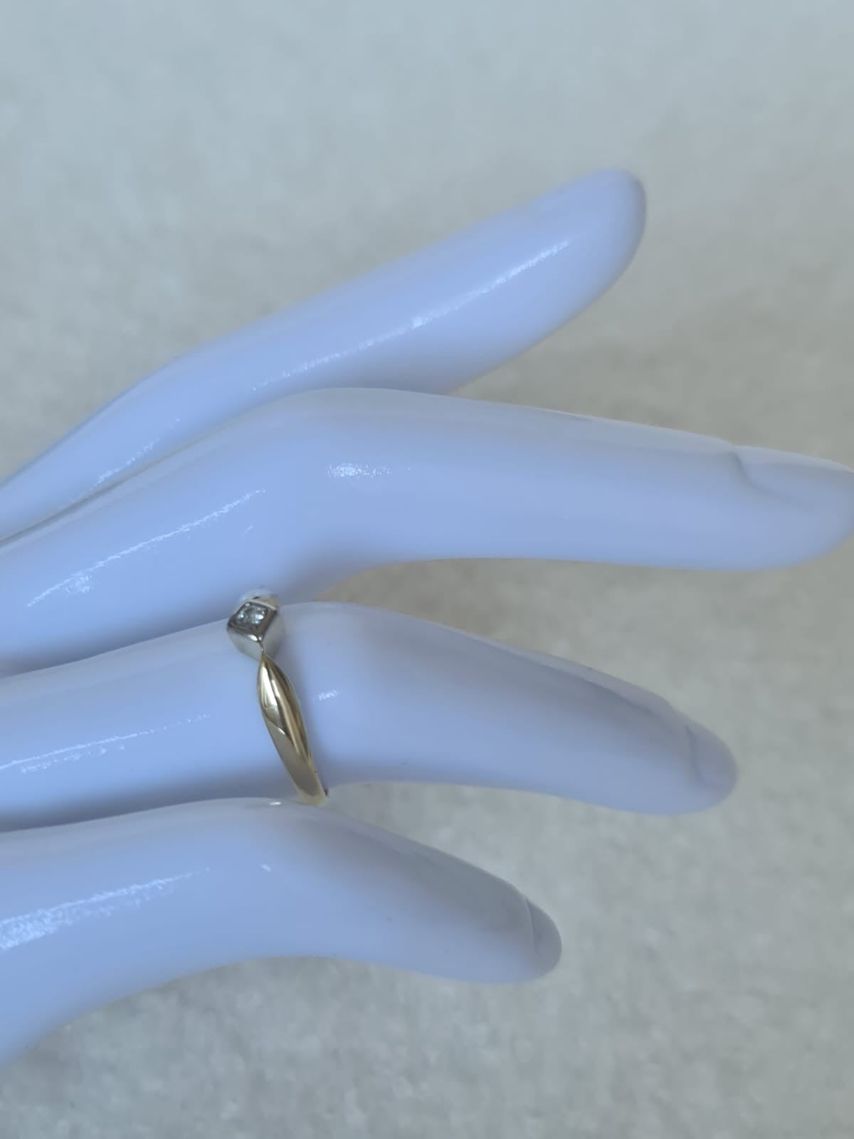14k gold ring with natural diamond