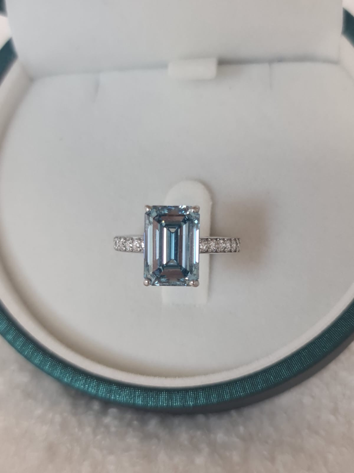 Spactulierue 5.14Ct LG Diamond with platinum ring-certified