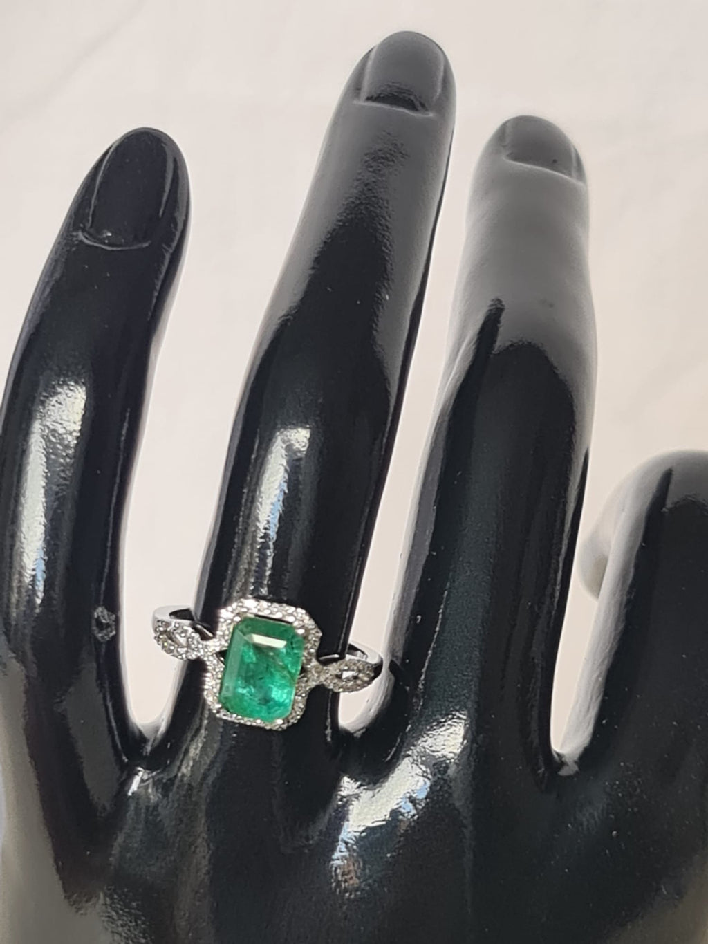 1.75 carat Natural Emerald 950 Platinum Ring with diamond-certified