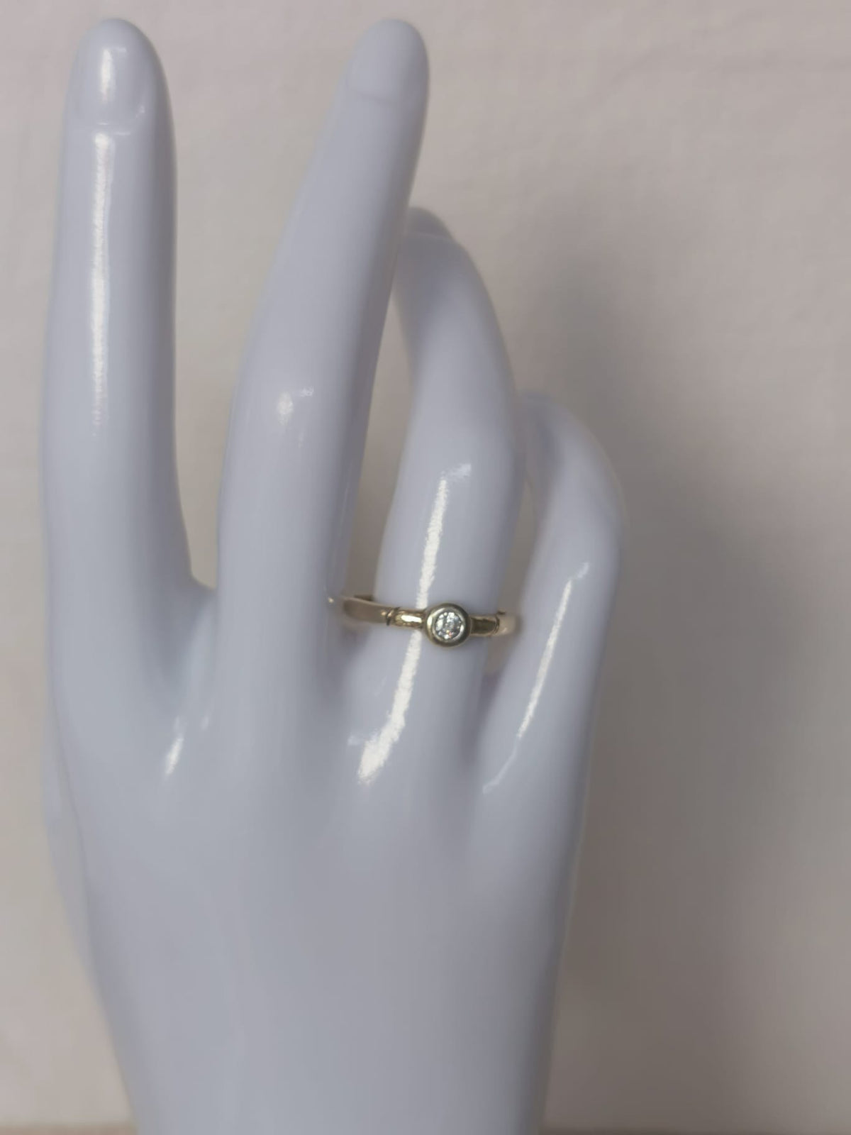 14k gold ring with natural diamond