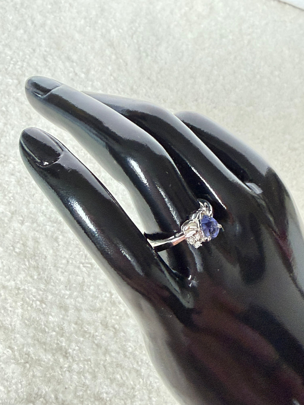 Gold ring with diamonds and tanzanite-certified