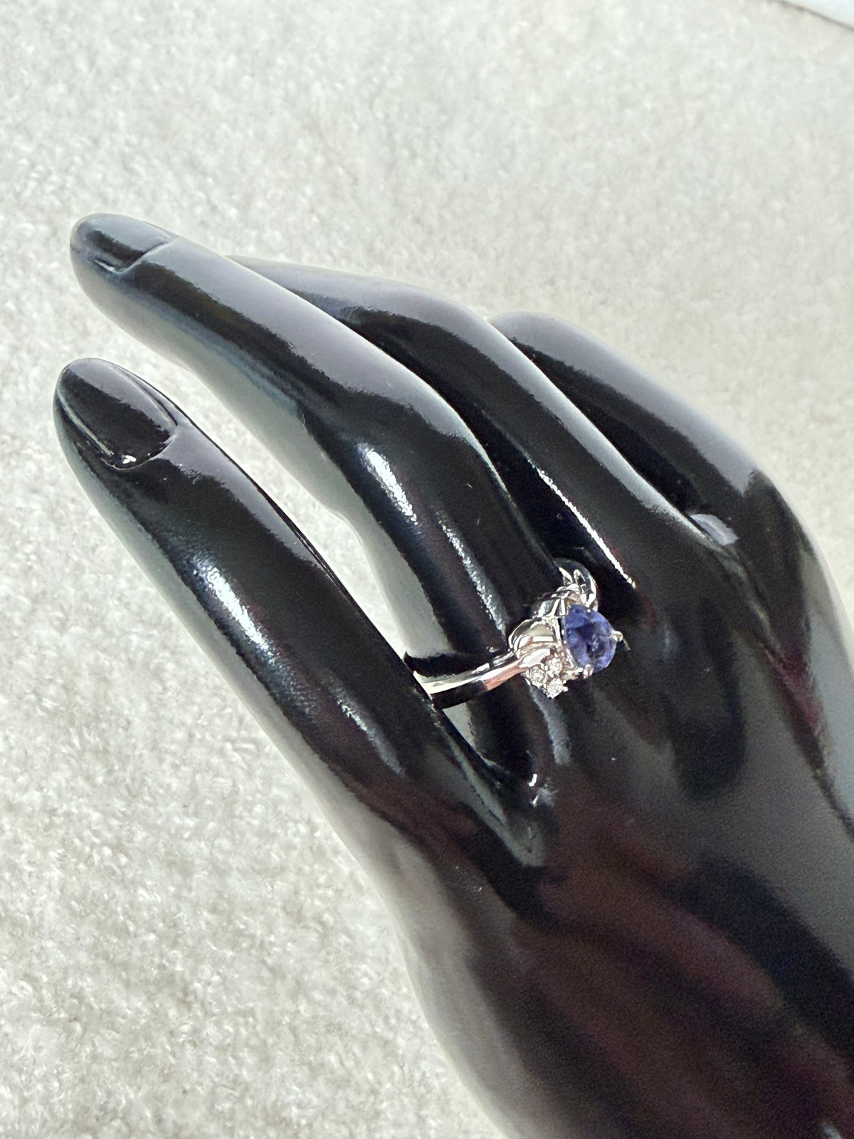 Gold ring with diamonds and tanzanite-certified